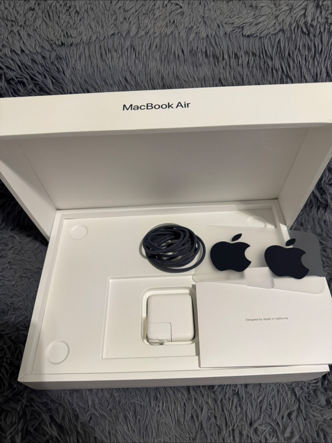 MacBook Air M2 - Excellent Condition - photo 3