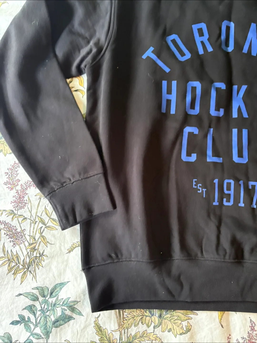 BNWT! Toronto Maple Leafs Heavyweight Crewneck Hockey Club image indicator(4)