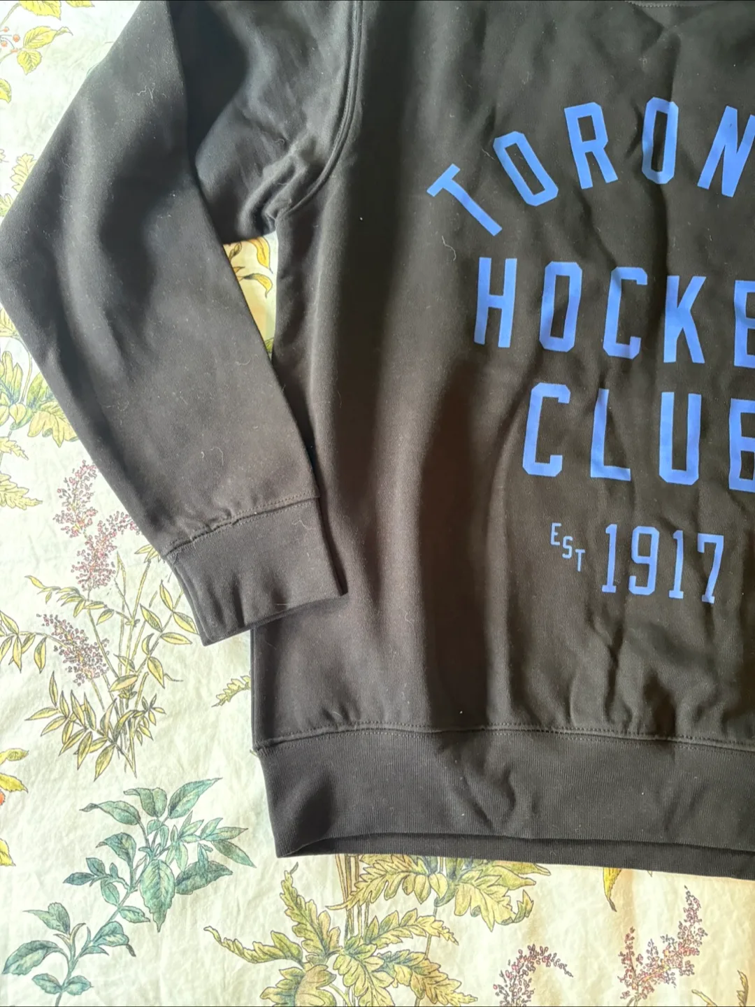 BNWT! Toronto Maple Leafs Heavyweight Crewneck Hockey Club image indicator(5)