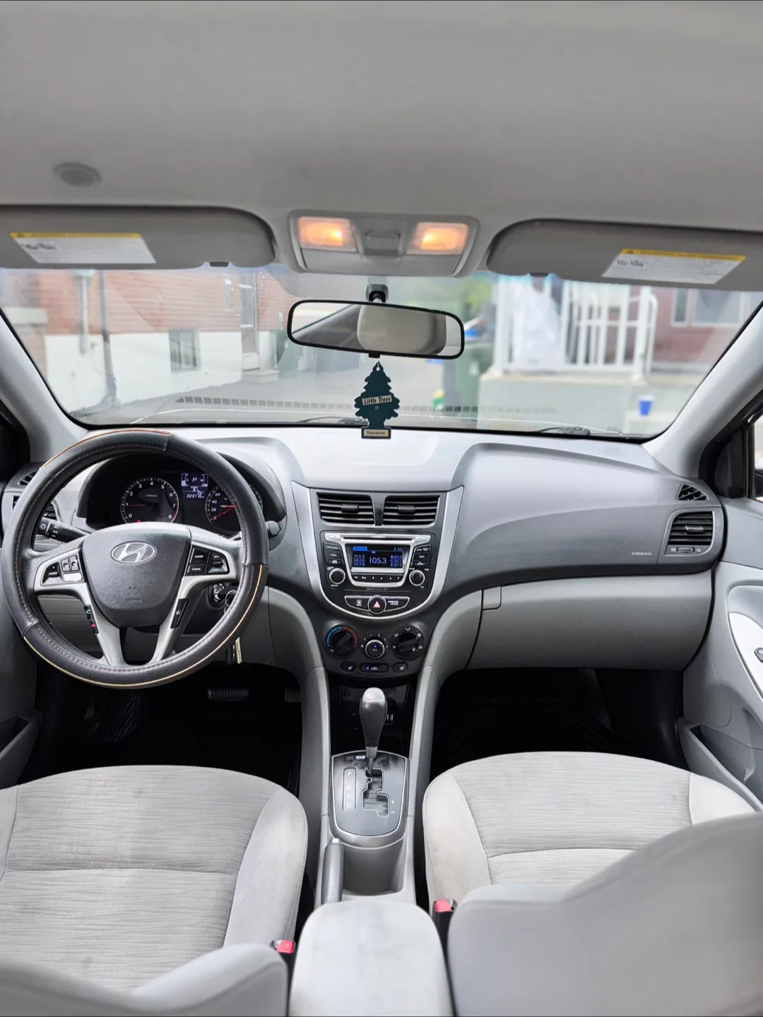 Hyundai Accent - Black image indicator(5)