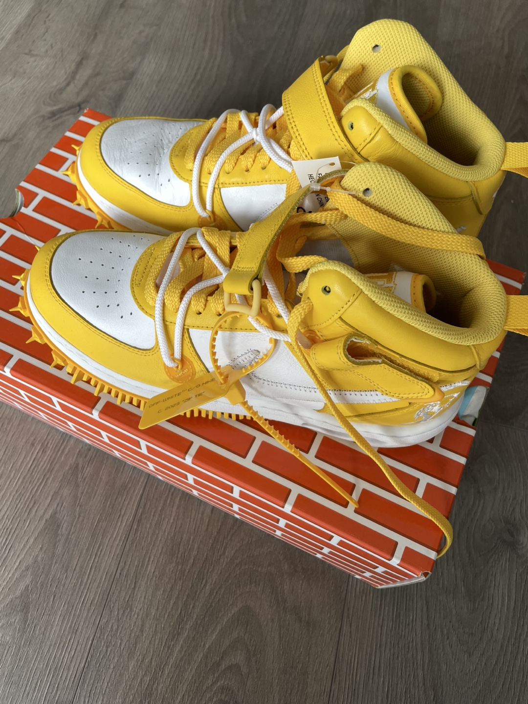 Nike x Off-White Air Force 1 Mid Yellow