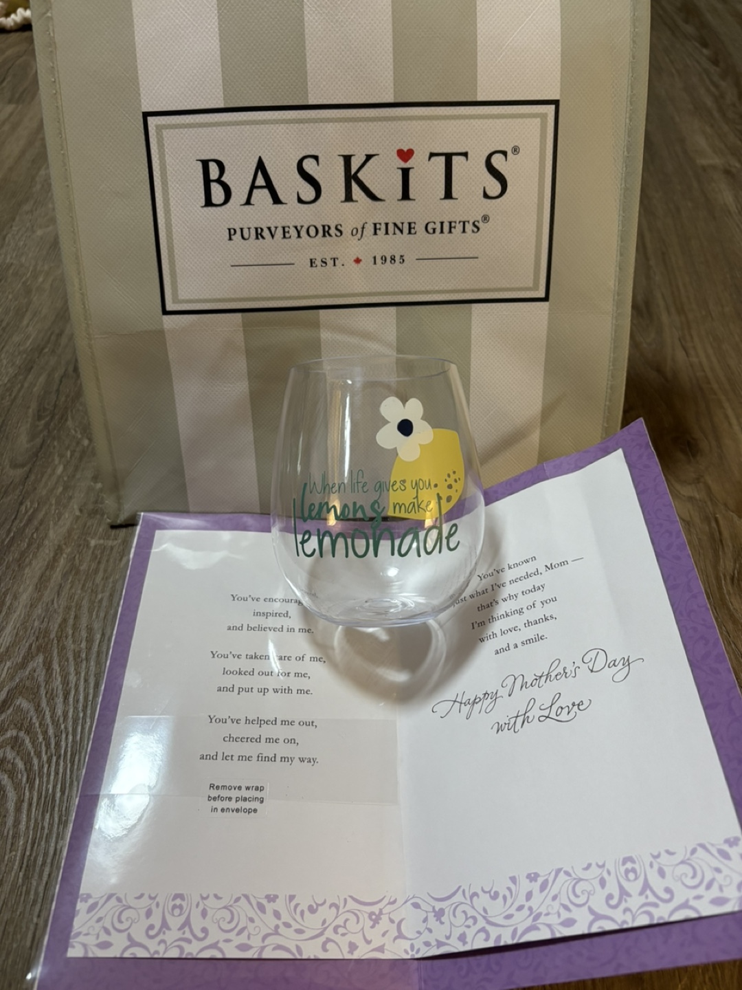 Baskits Gift Set with Wine Glass - photo 2
