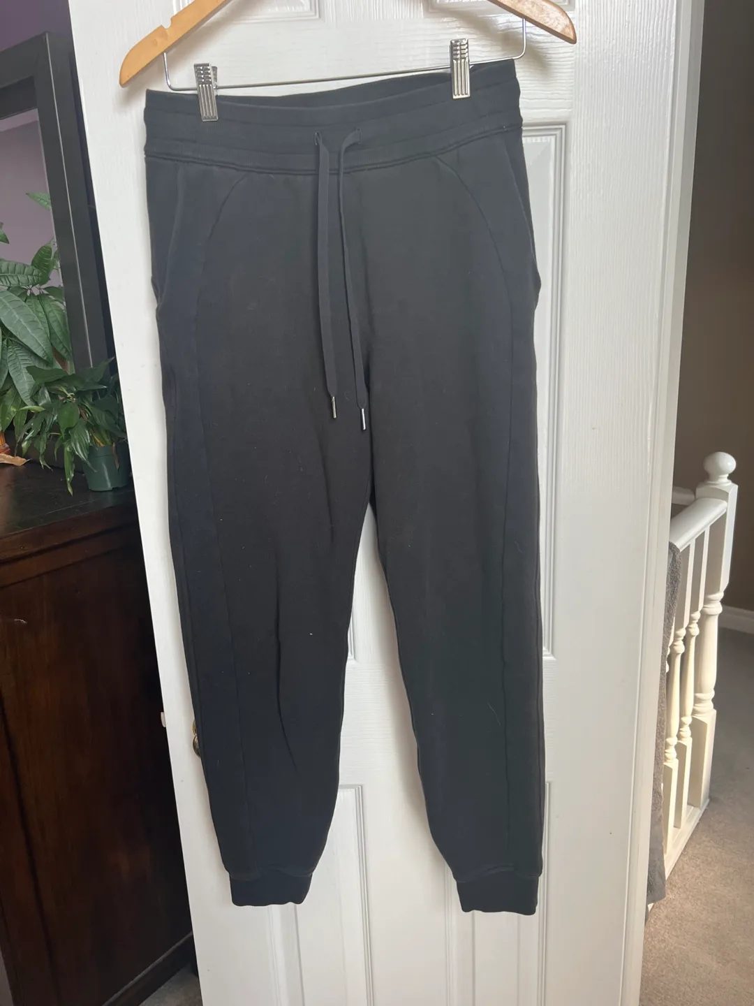 Lululemon Black Jogger Pants size 6 thumbnail
