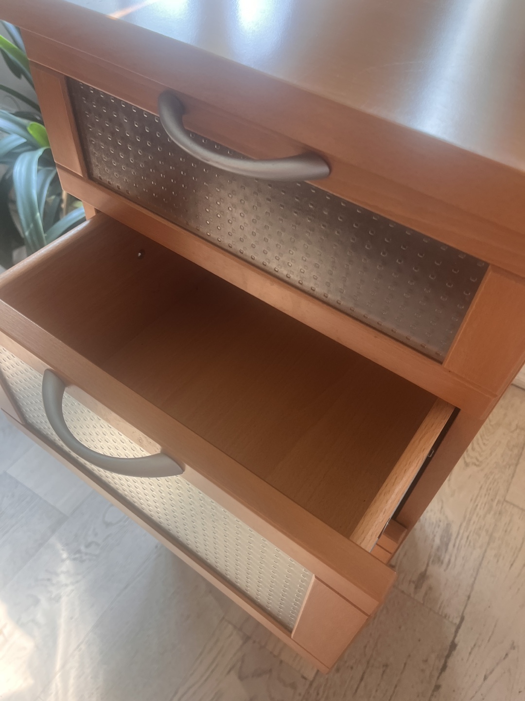 Wooden 3-Drawer Bedside Table - photo 4