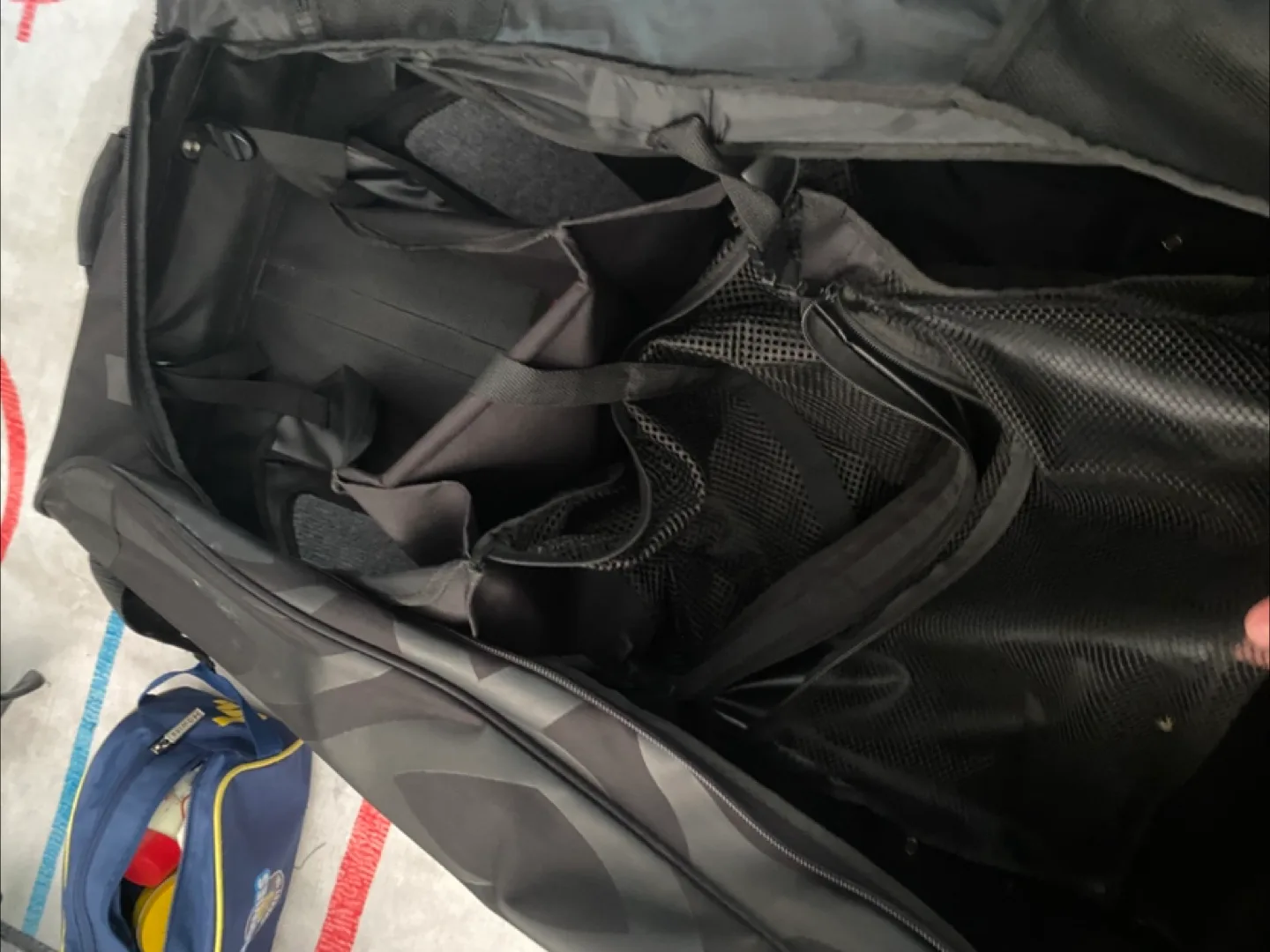 Grit Hockey Tower Bag - Black image indicator(2)