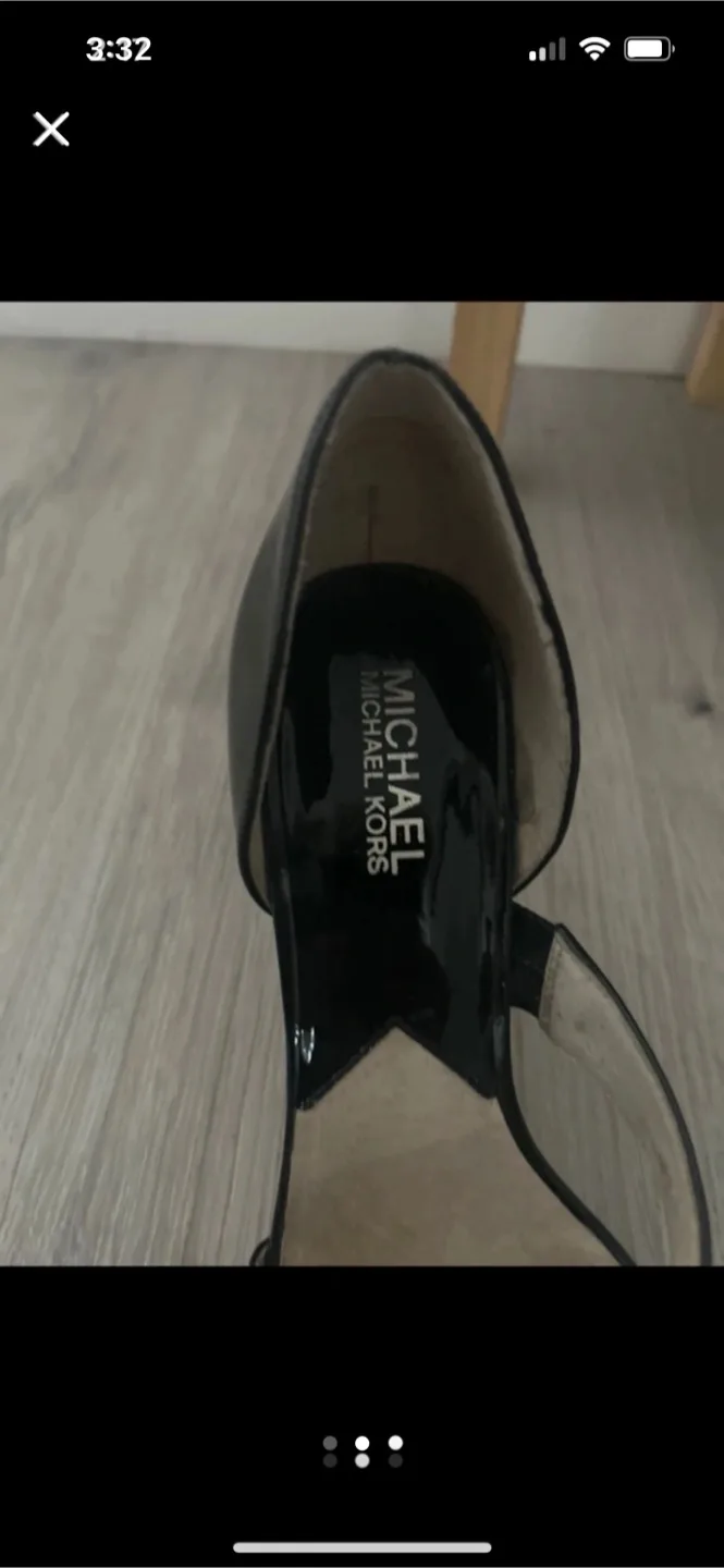 Michael Kors Black Heels image indicator(2)