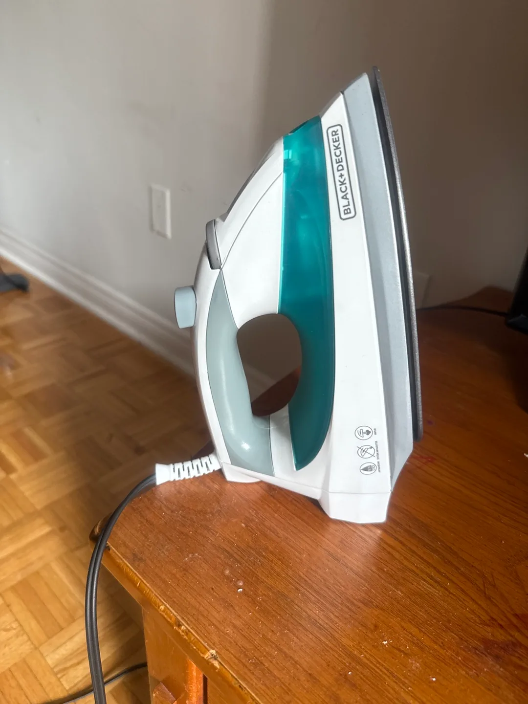 Black+Decker Iron thumbnail