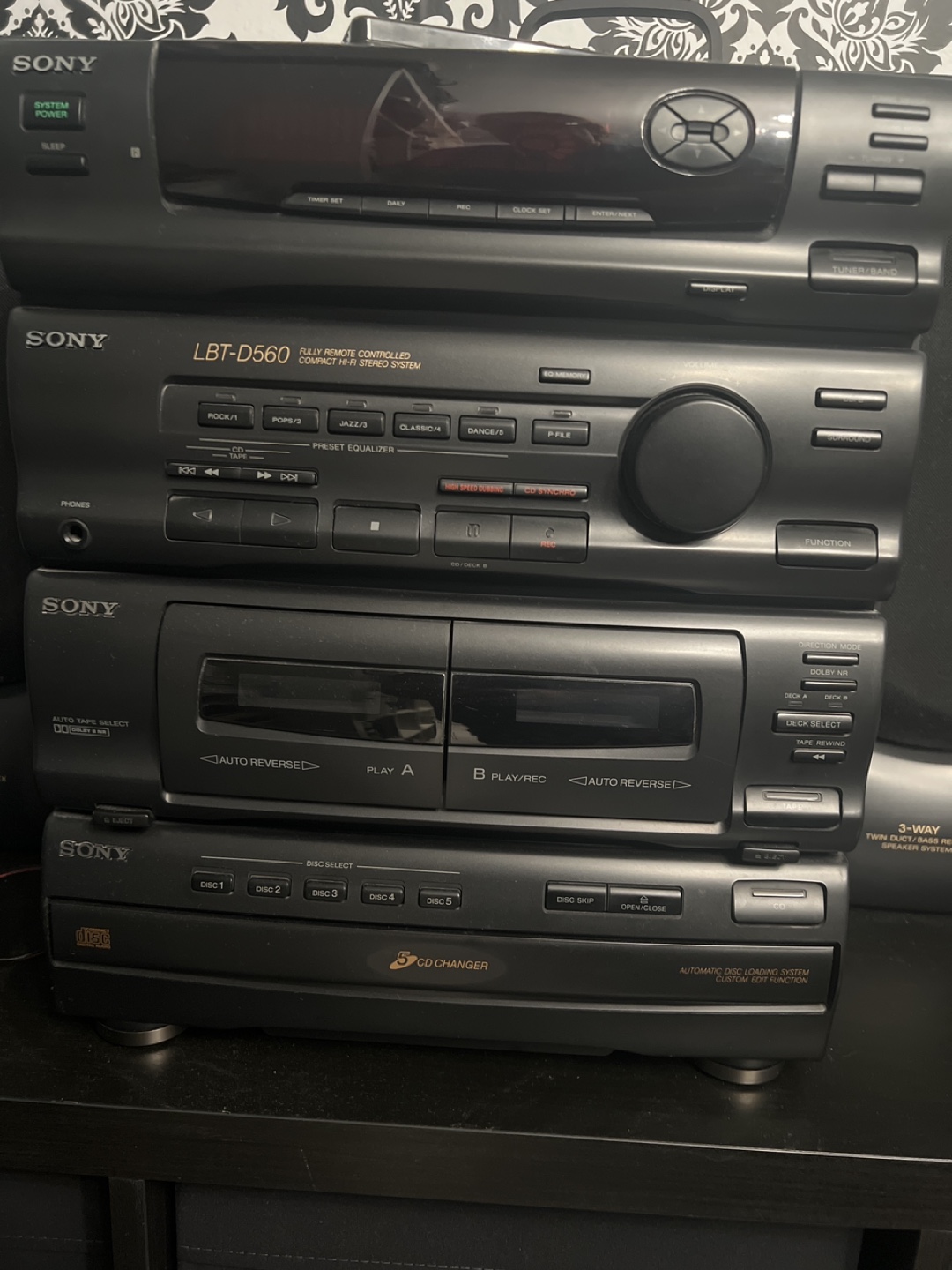 Sony LBT-D560 Stereo System - photo 2