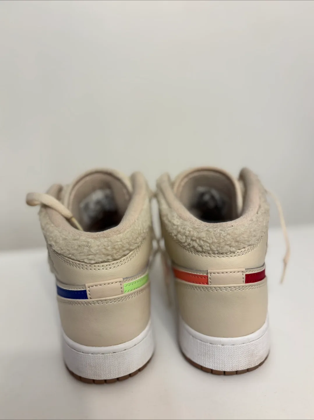 Nike Air Jordan 1 Mid SE Sherpa 5.5 Youth image indicator(5)