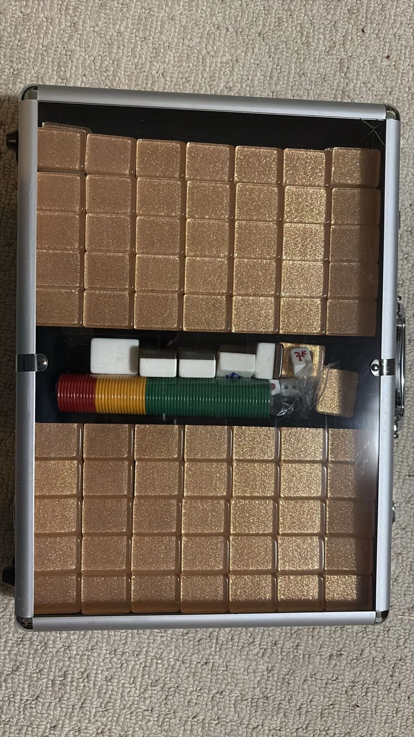 Golden colour Mahjong Set with Aluminum Case