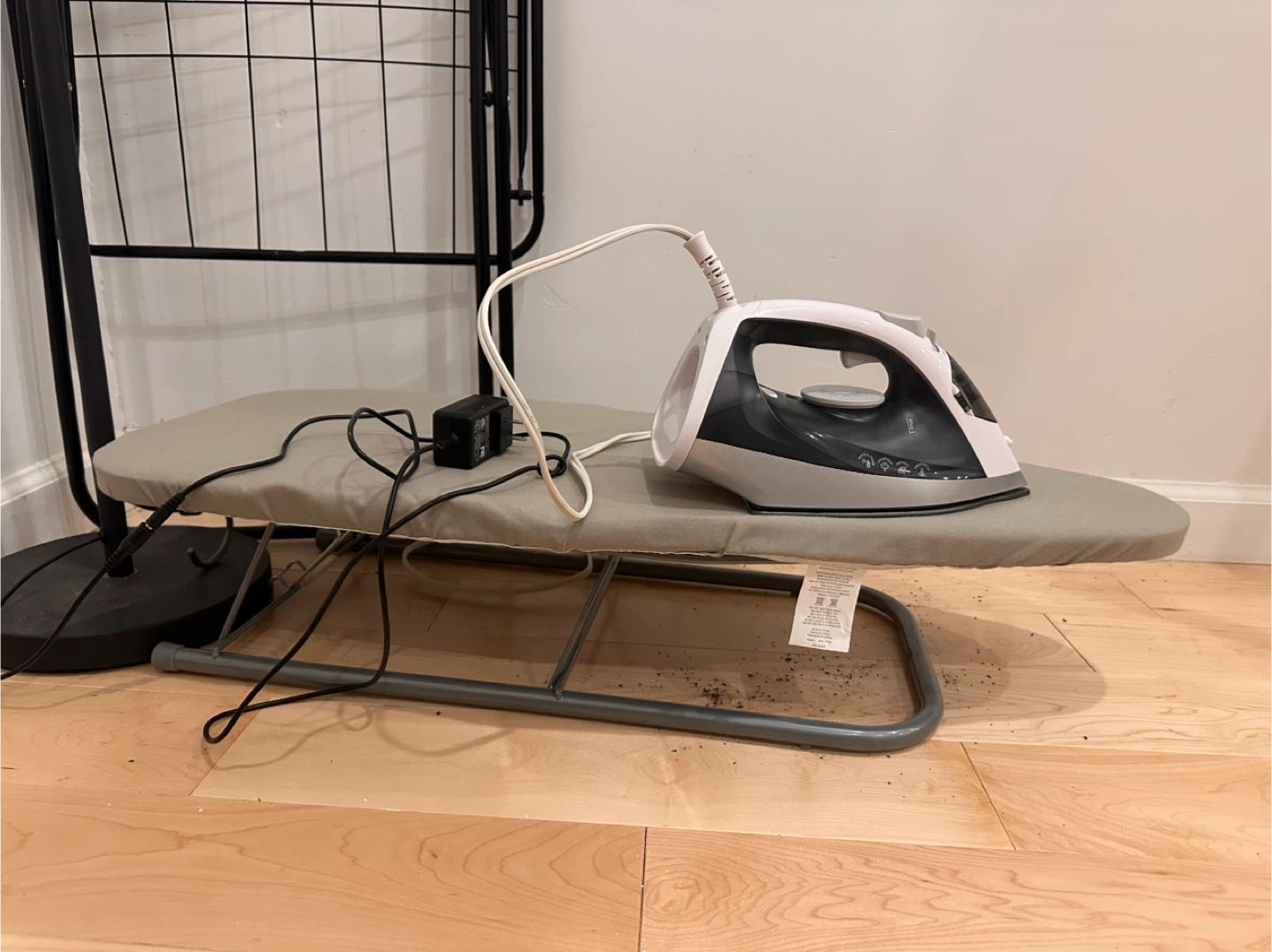 Sunbeam Steam Iron + mini iron table