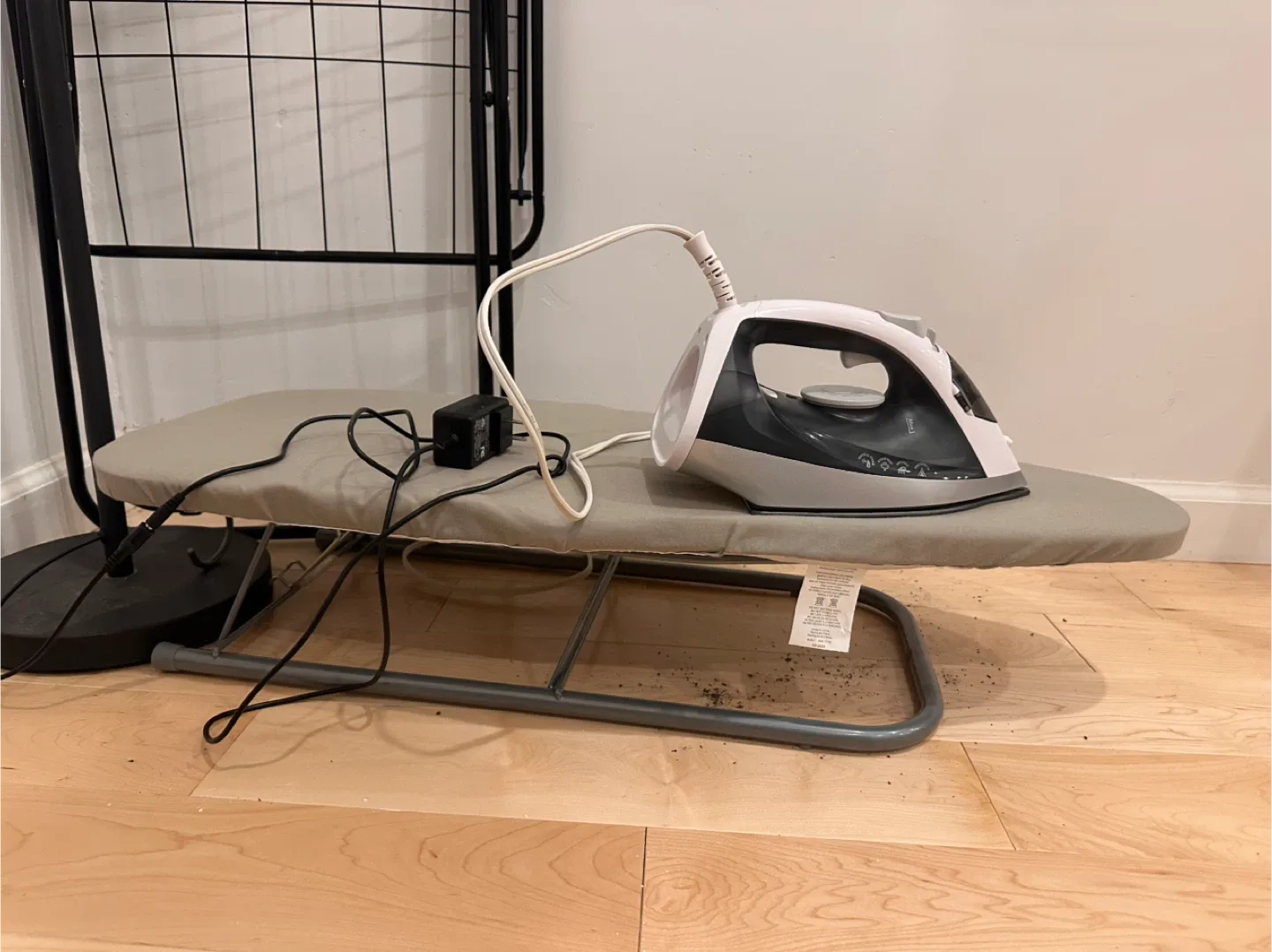 Sunbeam Steam Iron + mini iron table thumbnail