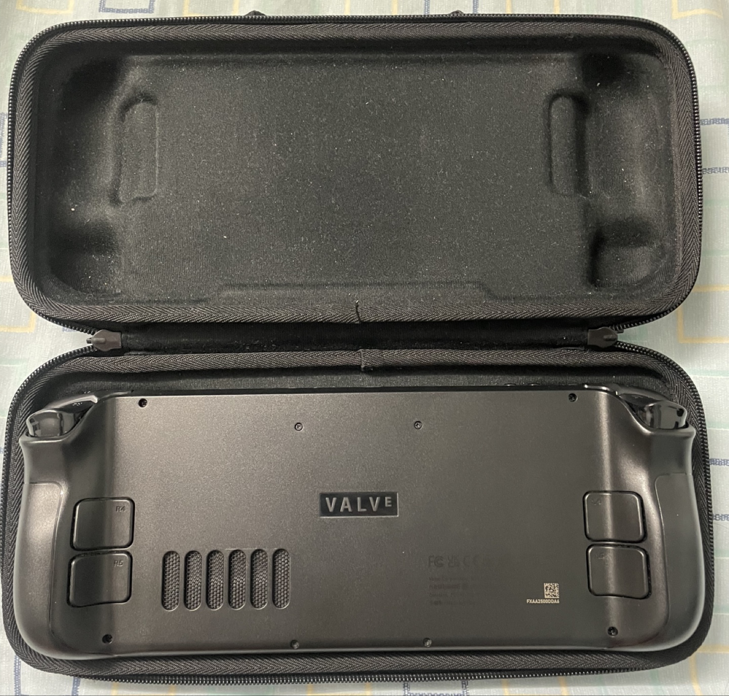 Valve Steam Deck Handheld Console with 2TB SSD - photo 2