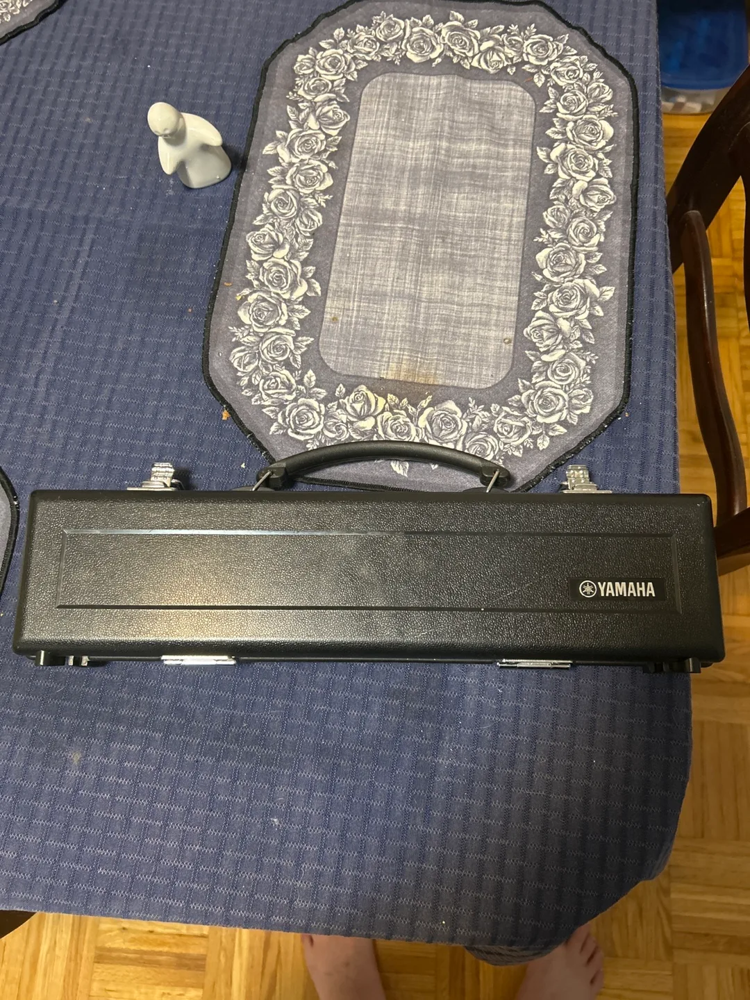 Yamaha Flute with Case & Essential Elements Book image indicator(2)