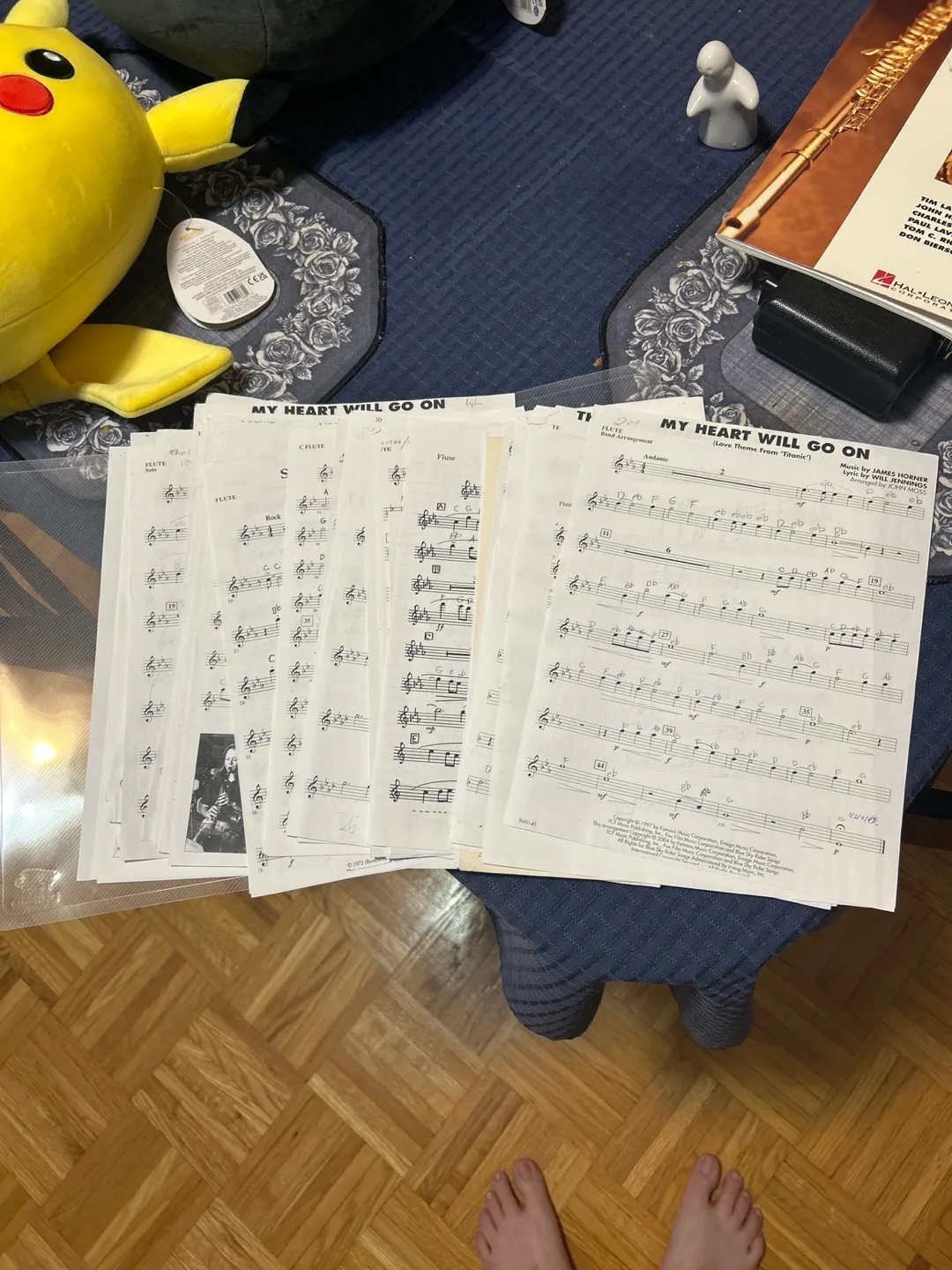 Yamaha Flute with Case & Essential Elements Book image indicator(6)