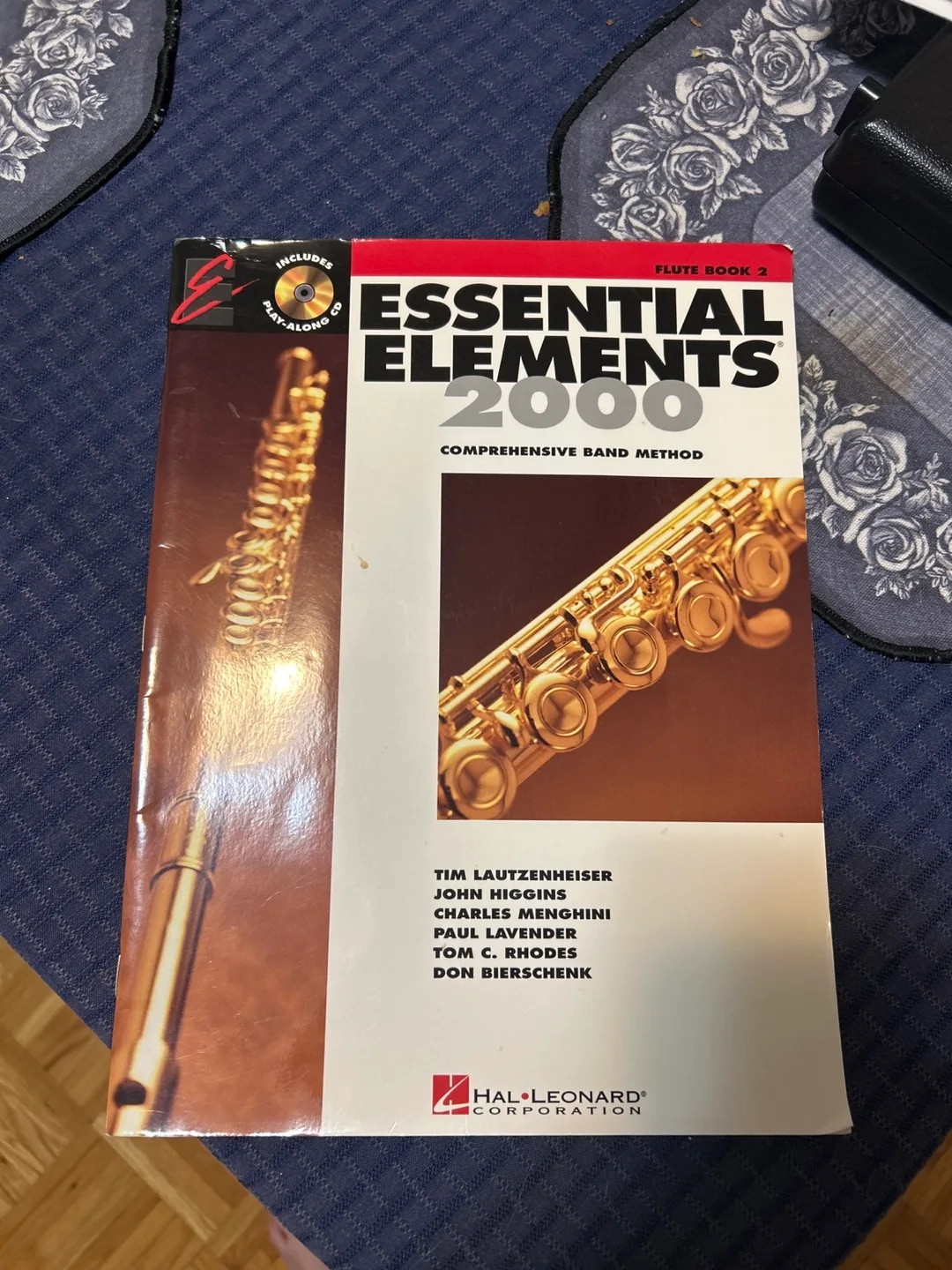 Yamaha Flute with Case & Essential Elements Book image indicator(5)