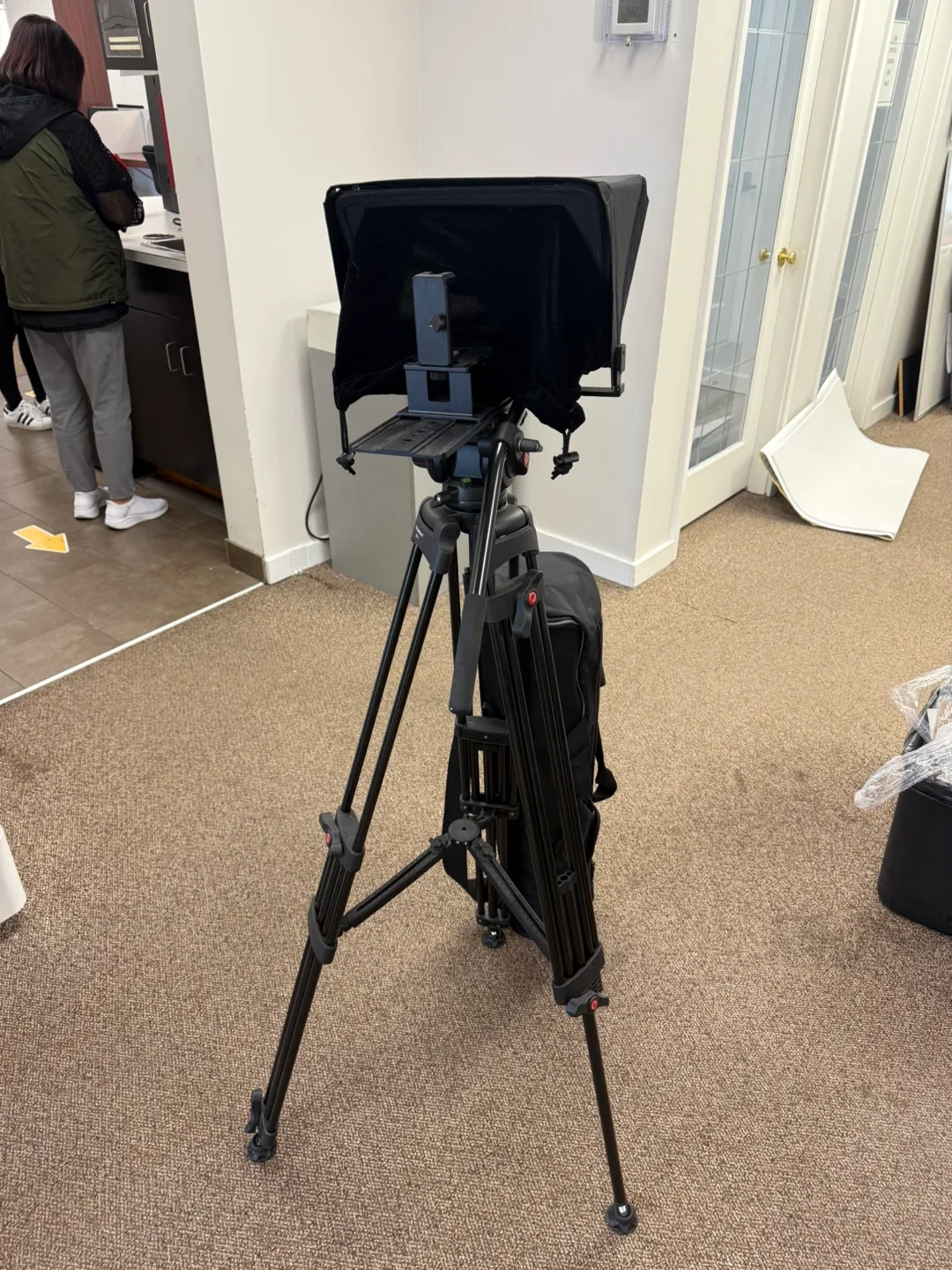 Teleprompter with Tripod image indicator(2)