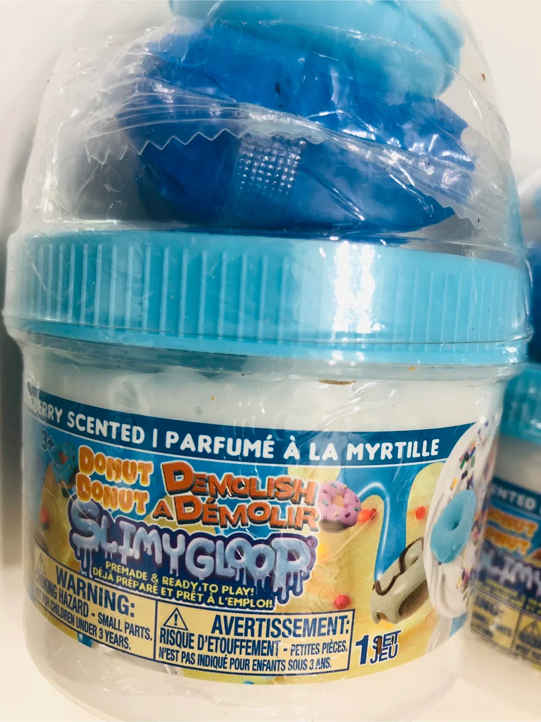 🇨🇦Kids Lot: Light Up Bubbles Machine, Slime, Clay etc image indicator(6)