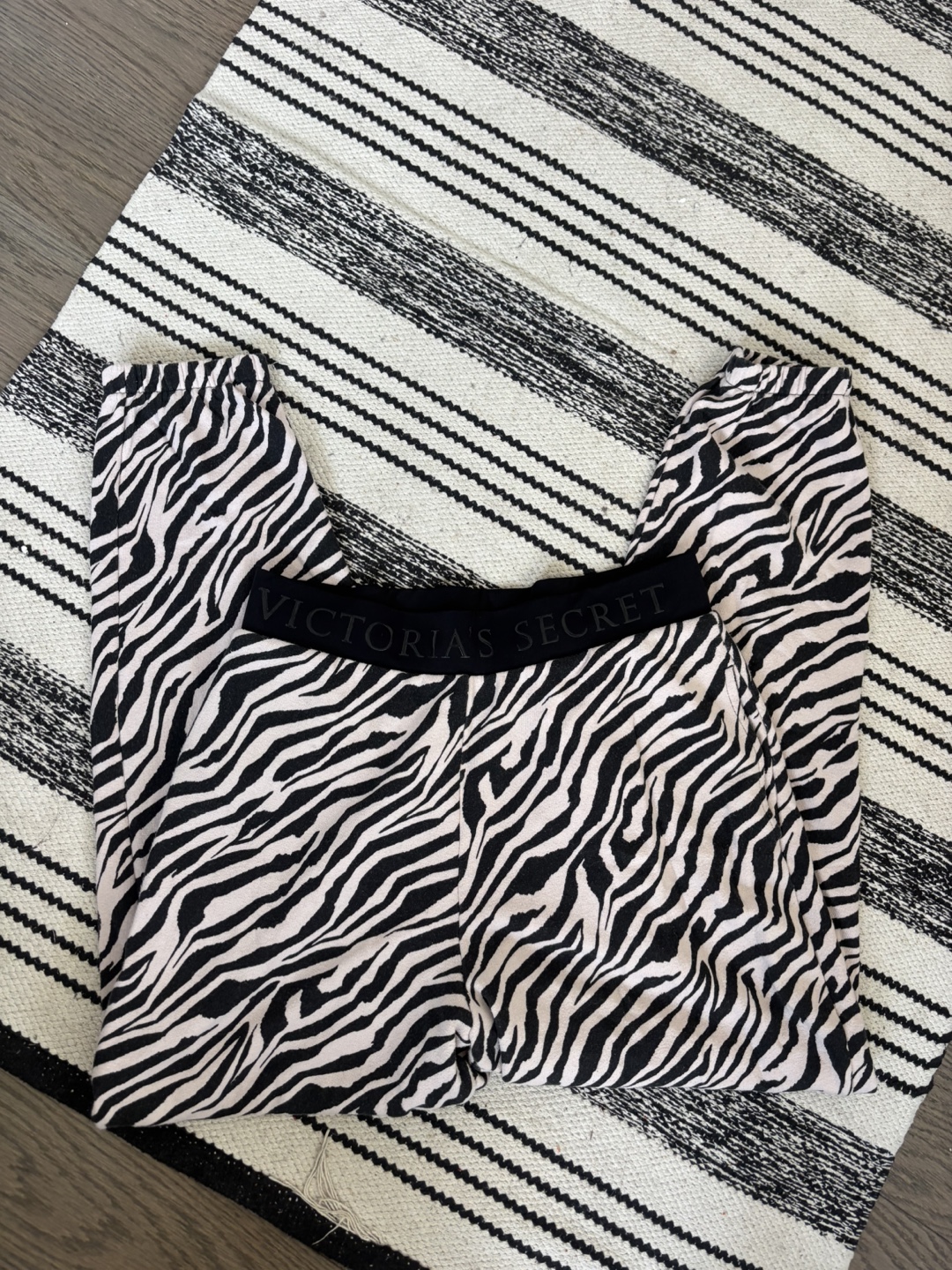 Victoria's Secret Zebra Print Lounge Set - Size M - photo 4