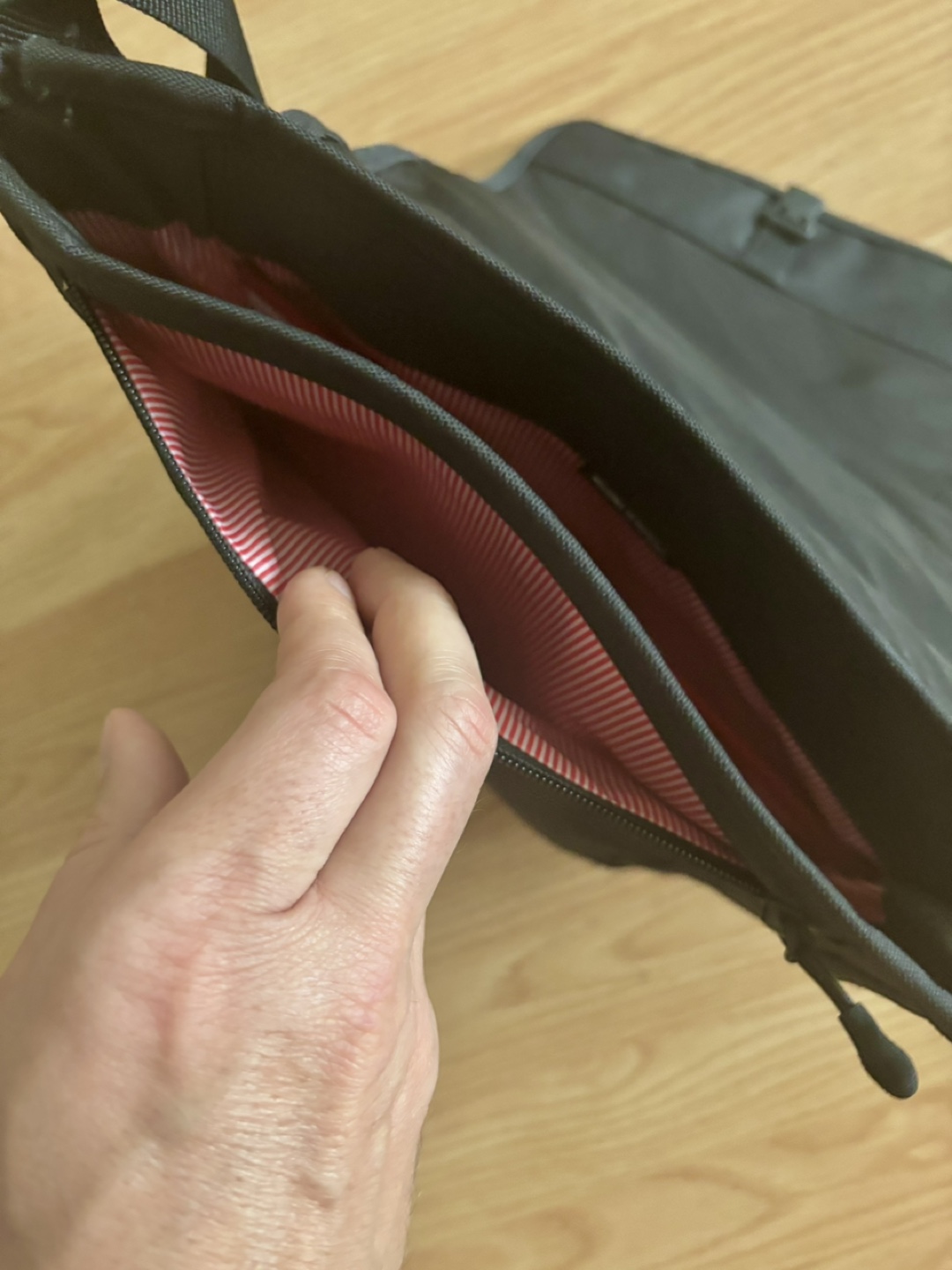 Herschel Black Messenger Bag - photo 4