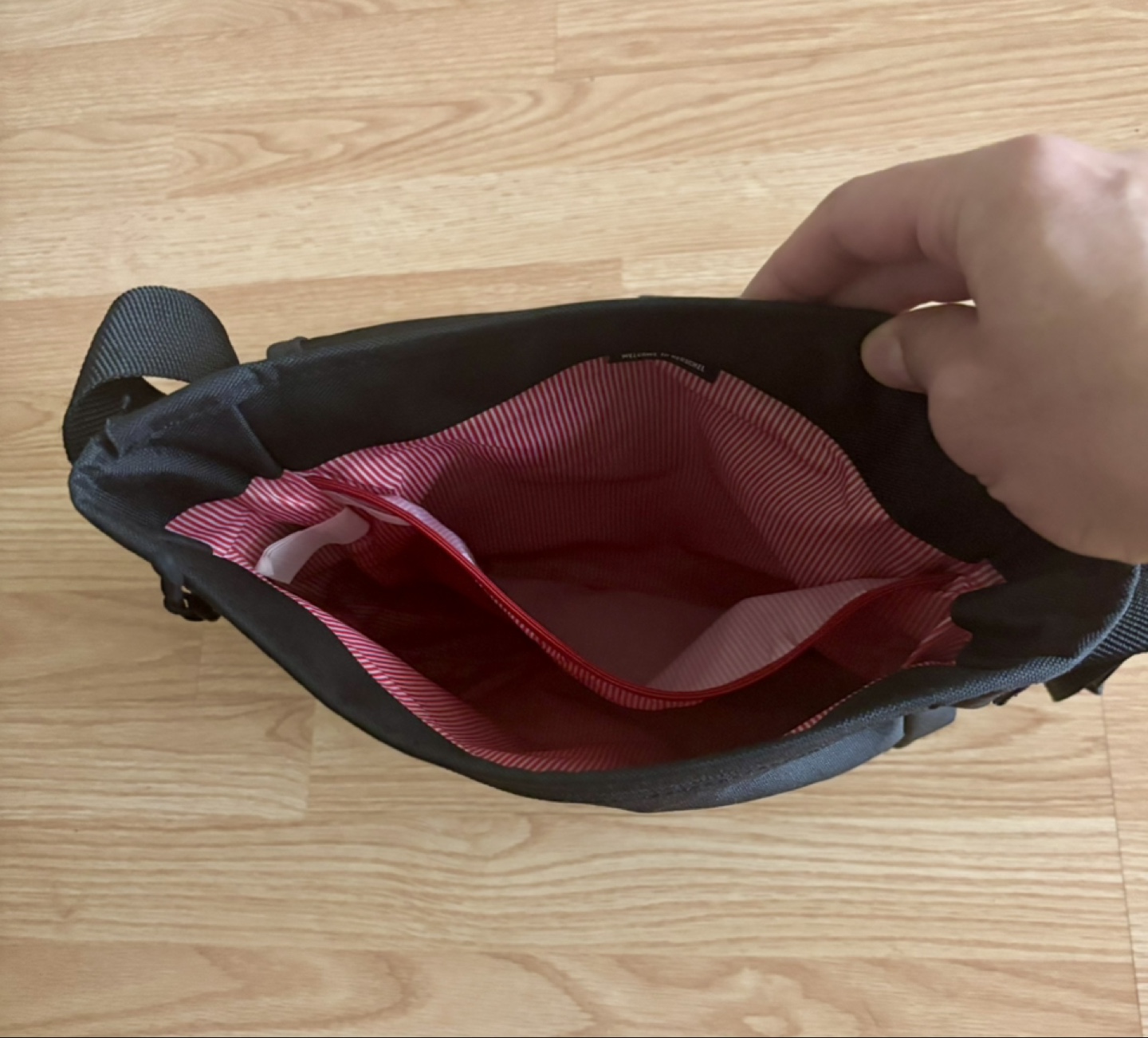 Herschel Black Messenger Bag - photo 2