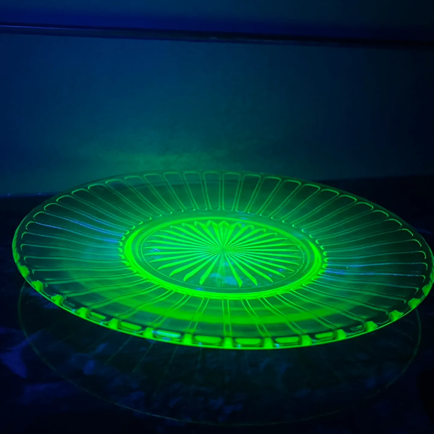 Hazel Atlas URANIUM  Glass Plate RIBBON Pattern thumbnail