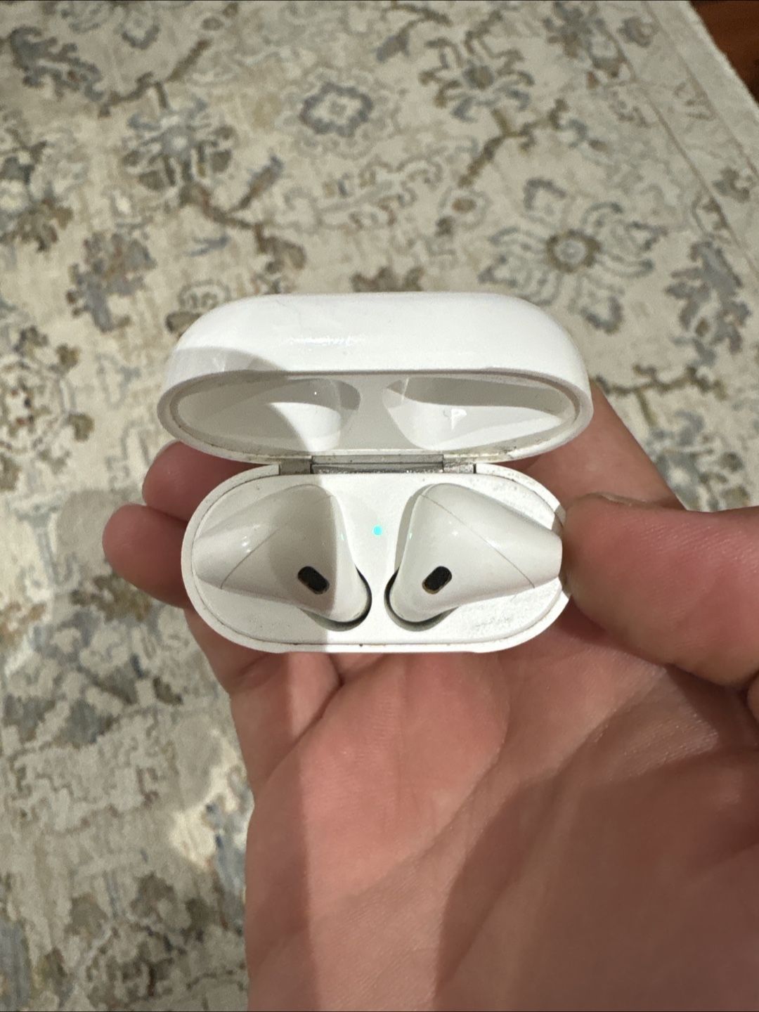 Apple AirPods 2nd Generation - photo 2