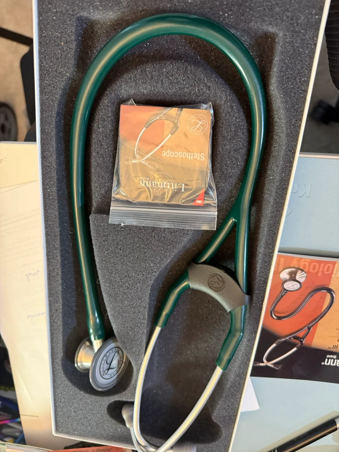 3M Littmann Cardiology III Stethoscope - Hunter Green image indicator(2)