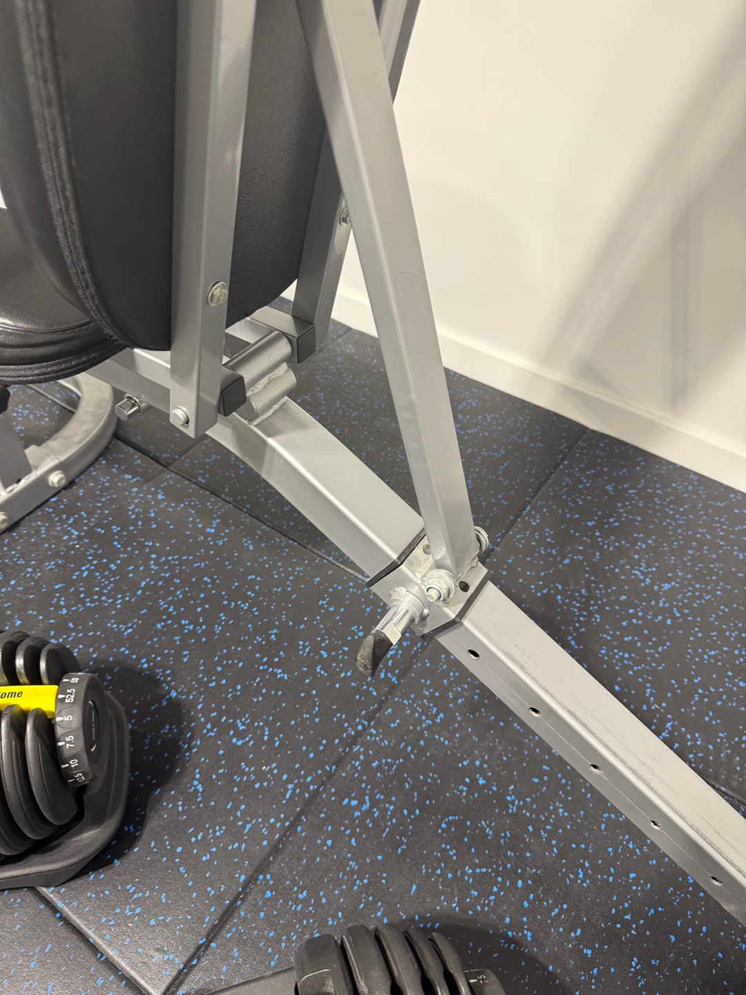 Sturdy Work out bench, adjustable dumbbells and rubber gym mats - photo 4
