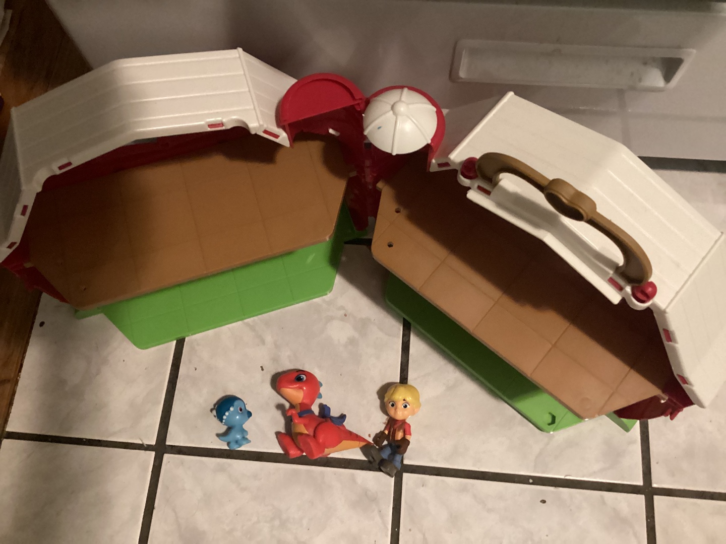 Dino Ranch Barn Playset with Figures - photo 2
