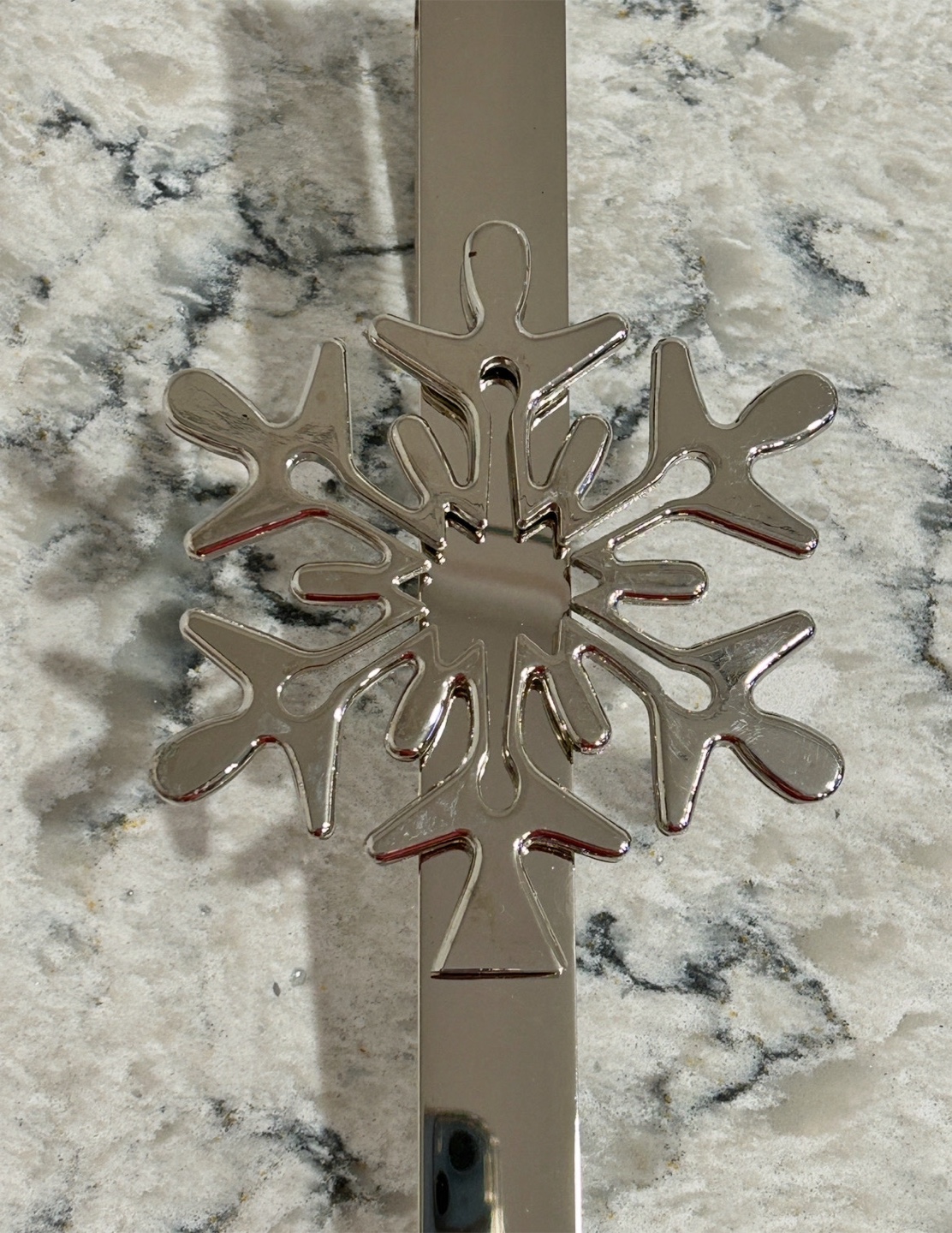 Metal Silver Toned Snowflake Wreath Door Hanger/Hook - photo 2