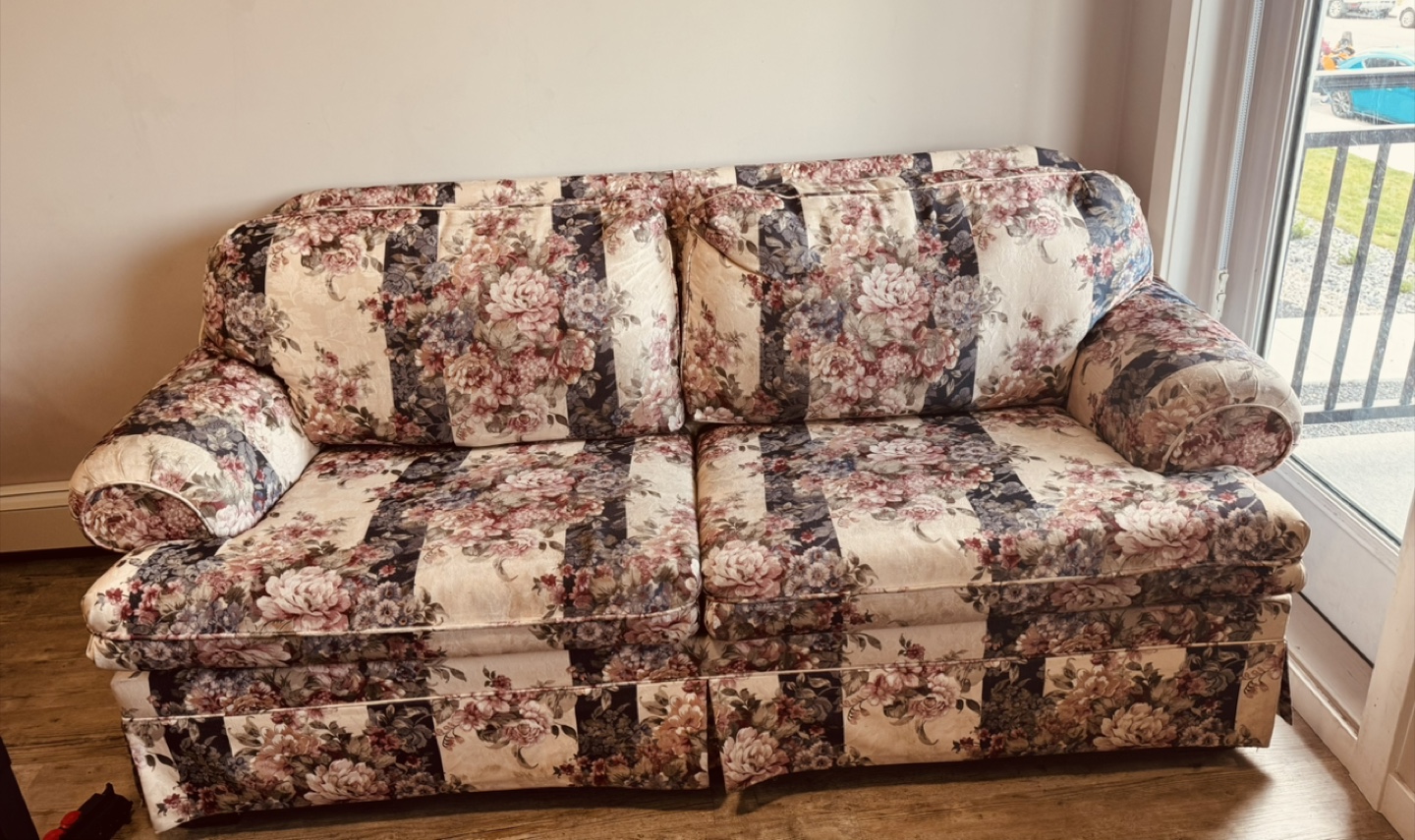 Floral Sofa Bed - Free pickup - photo 2