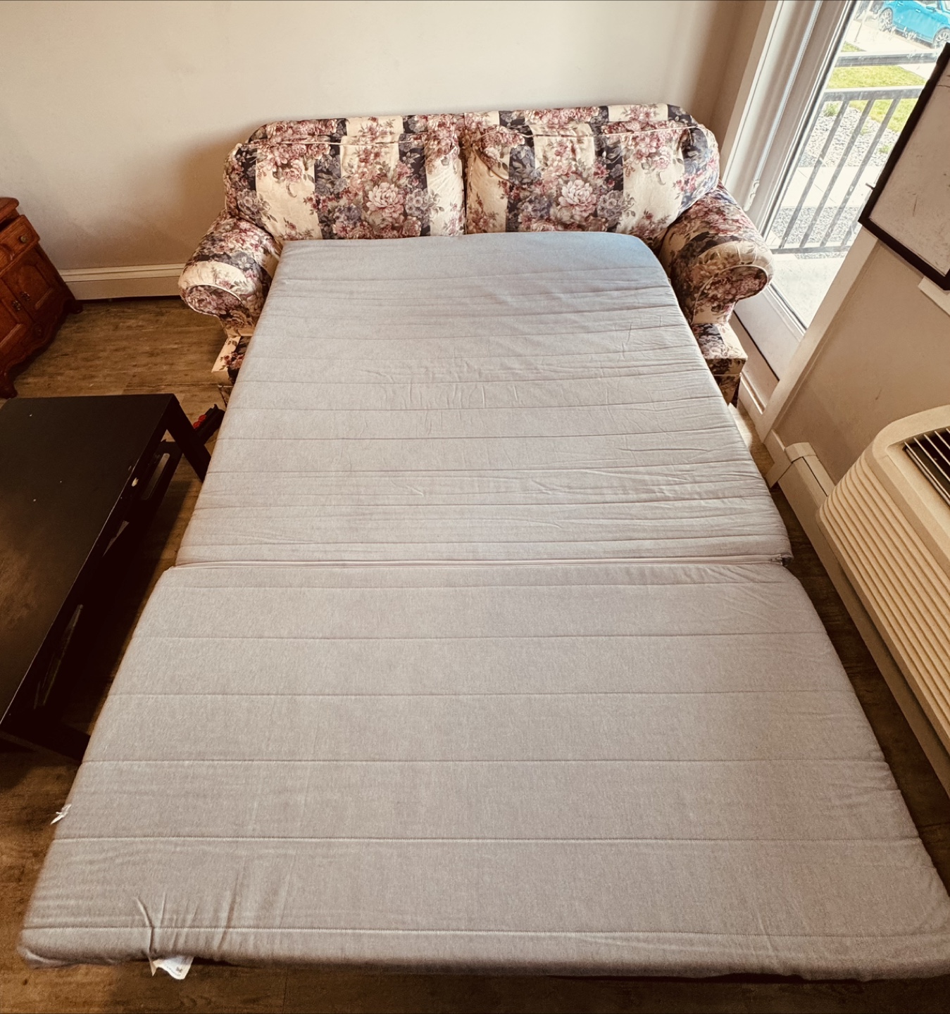 Floral Sofa Bed - Free pickup - photo 4