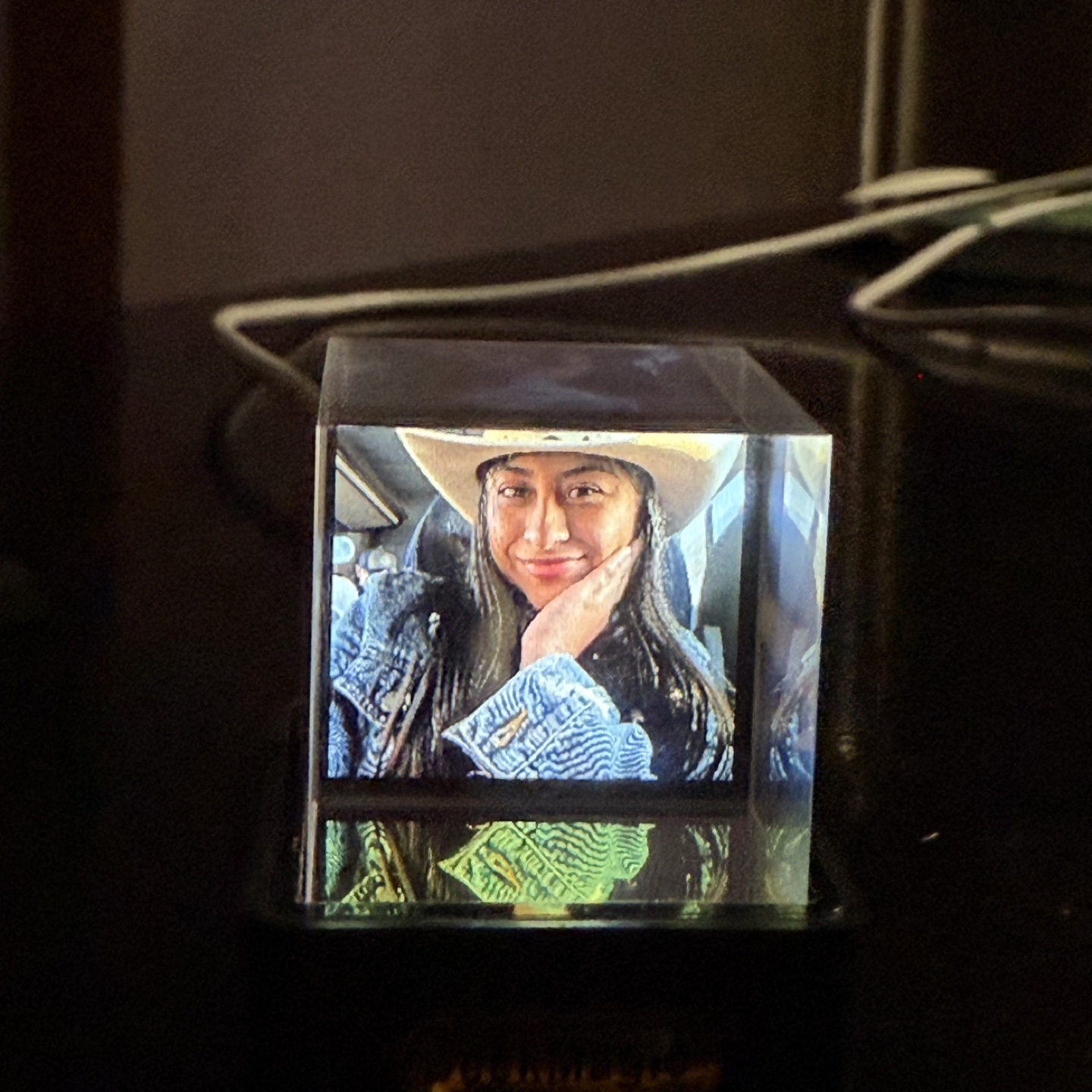 Crystal Cube Holographic WiFi Weather Clock - photo 3