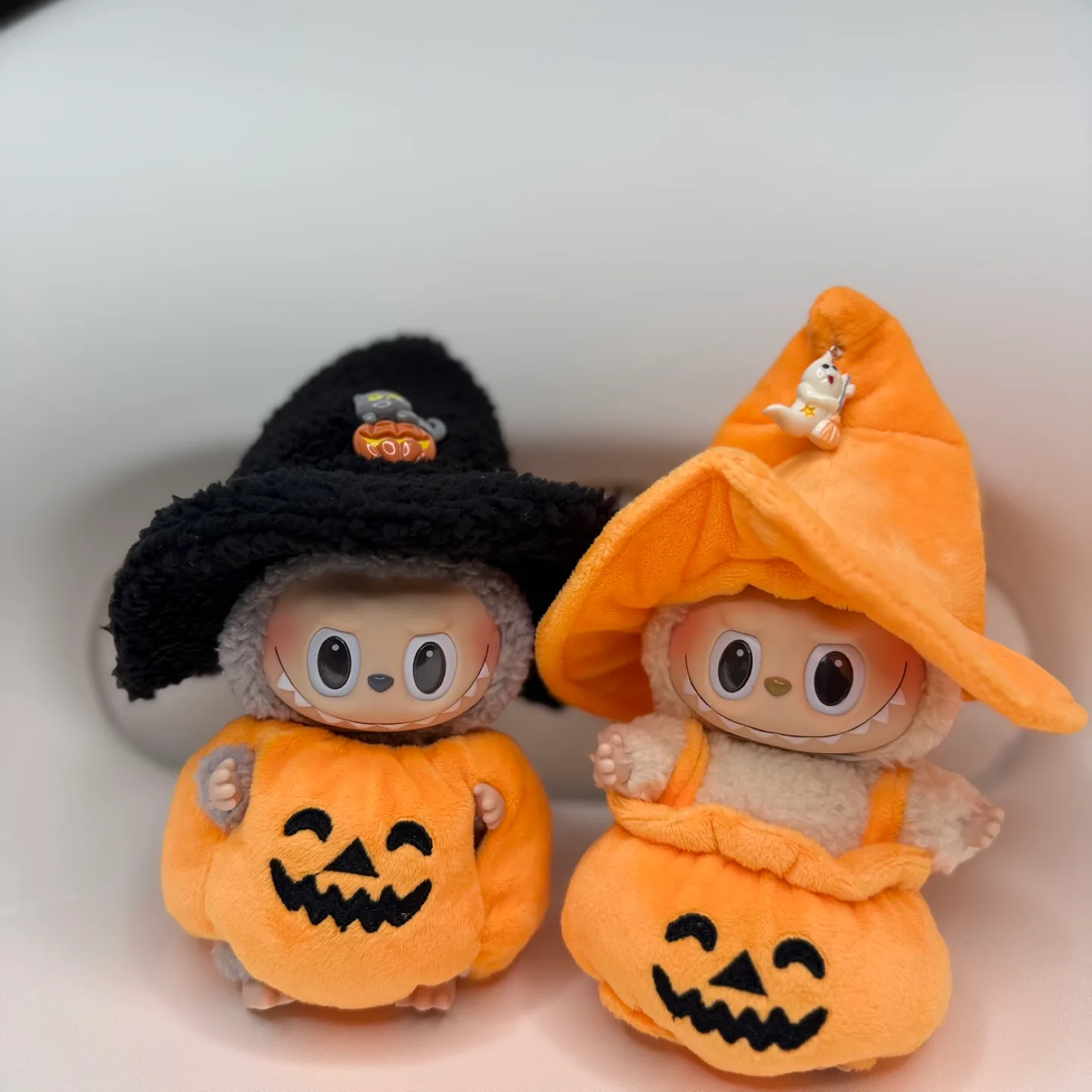Labubu  with Halloween Pumpkin outfit thumbnail