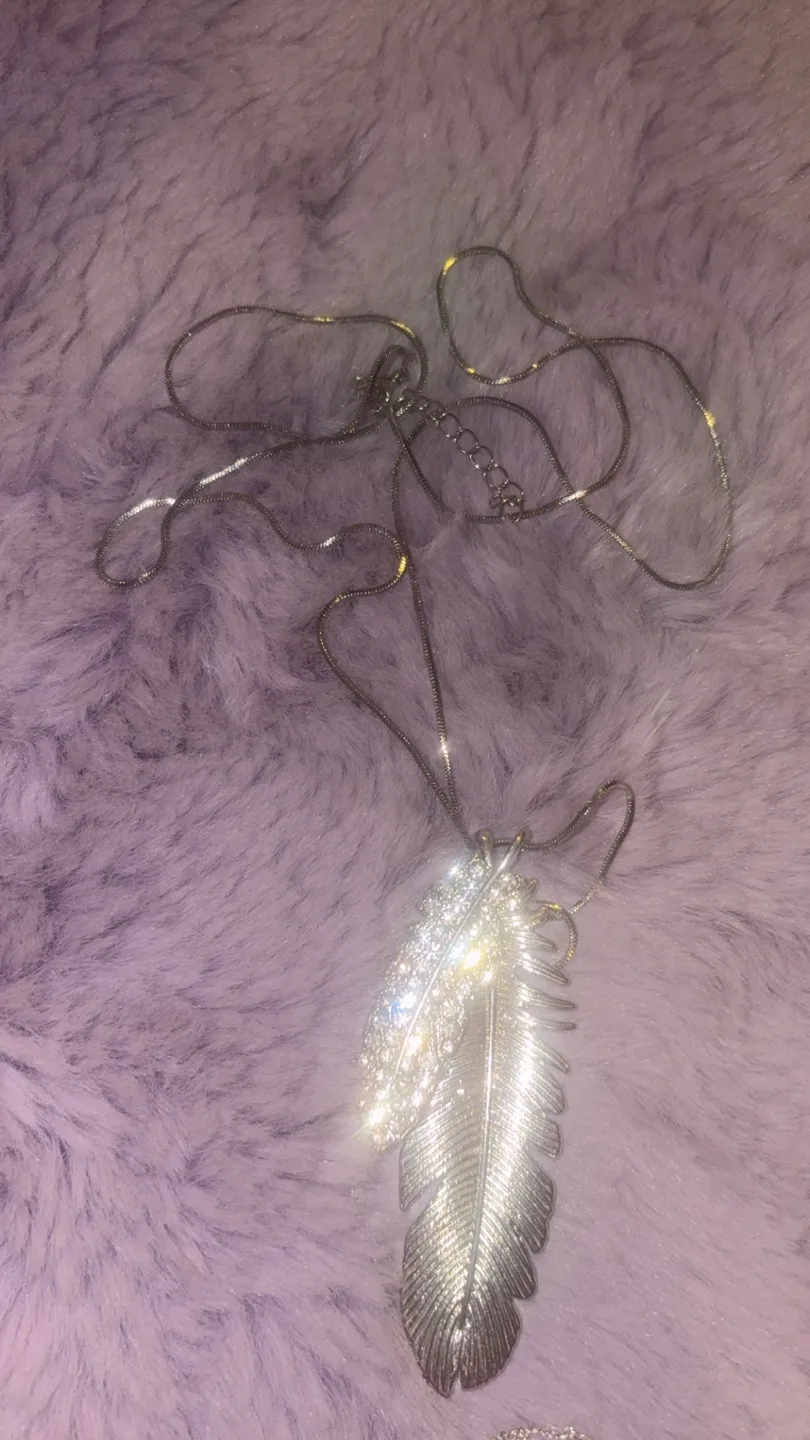 Feather Necklace image indicator(2)