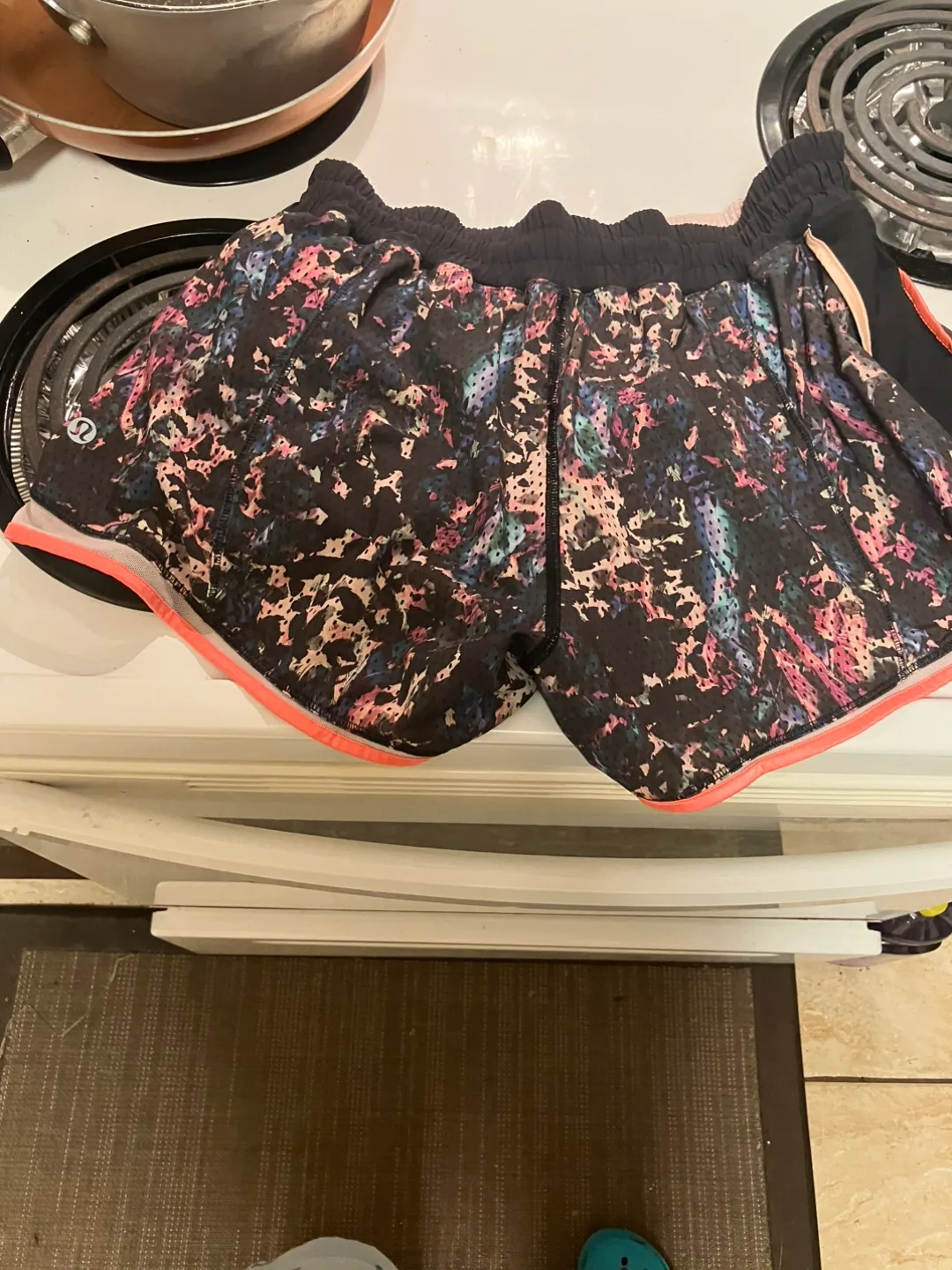 Lululemon Running Shorts - Size 6 image indicator(2)