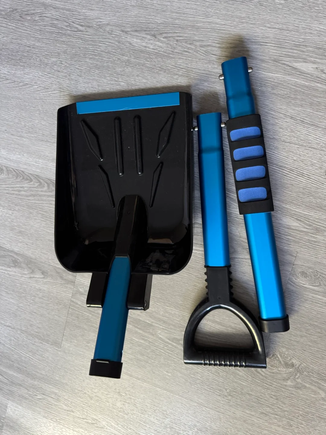 43.3" Snow Shovel Collapsible thumbnail