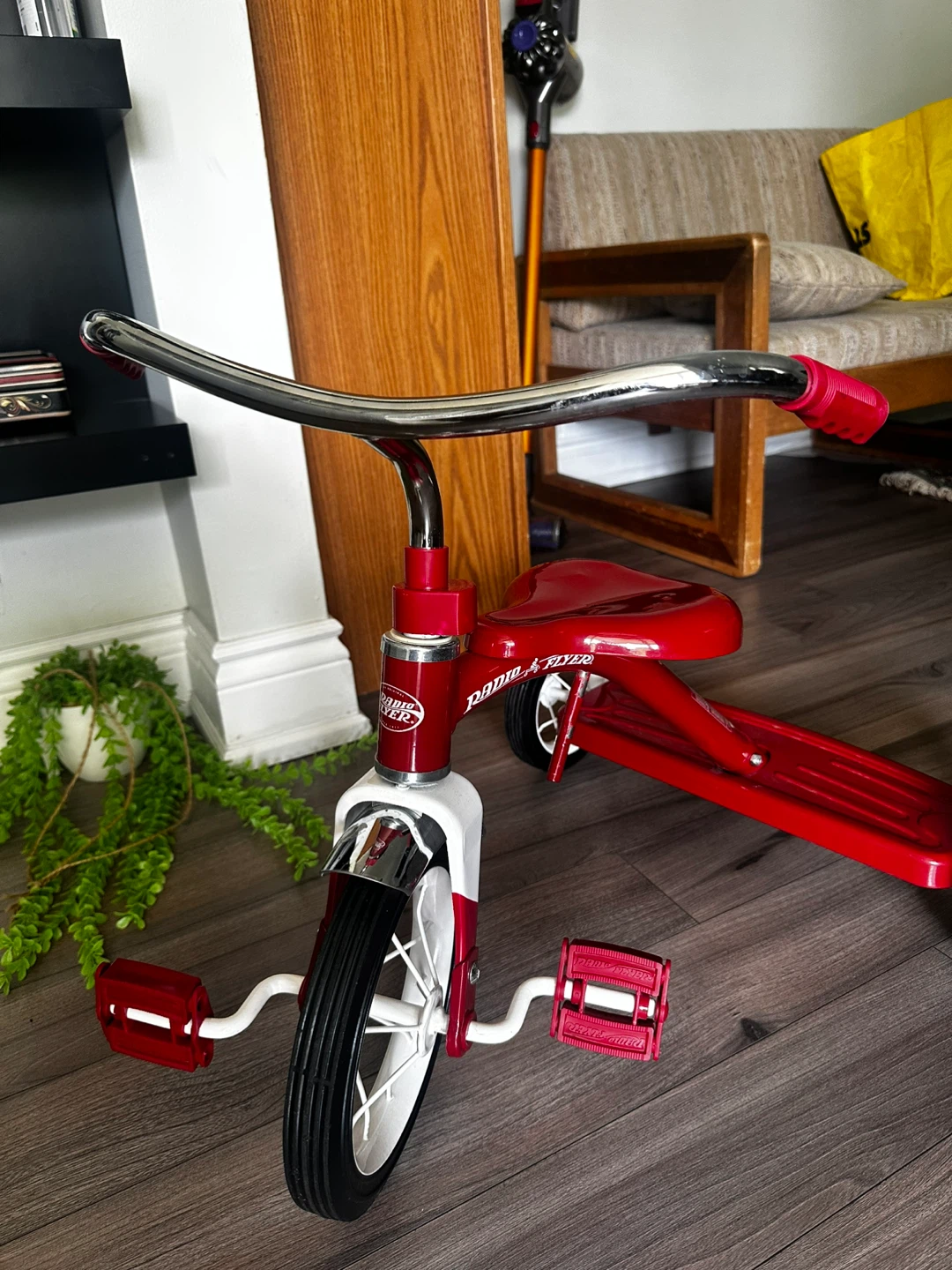 Radio Flyer Classic Red Tricycle - photo 3