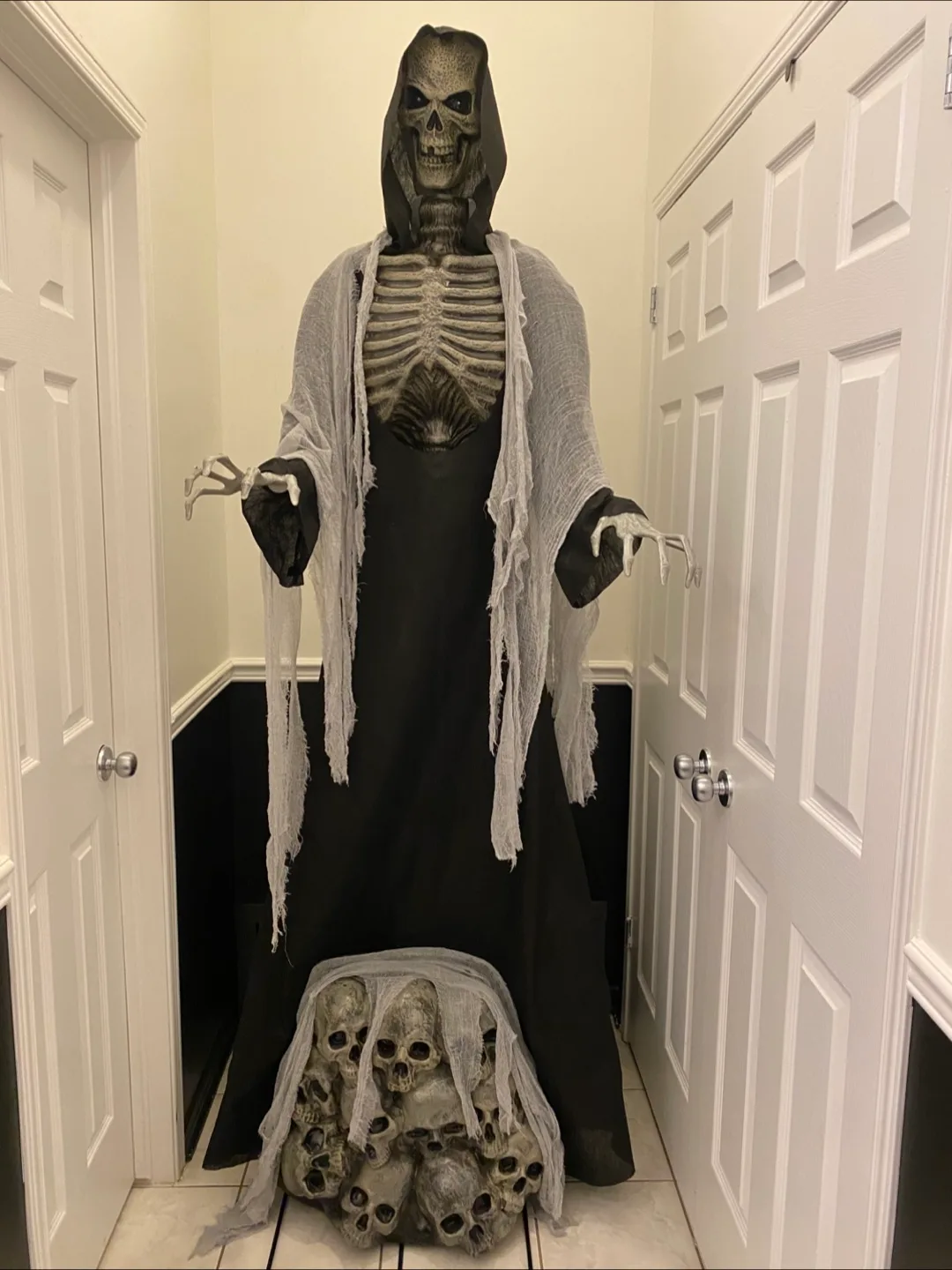 Animated Standing Grim Reaper Halloween Prop thumbnail