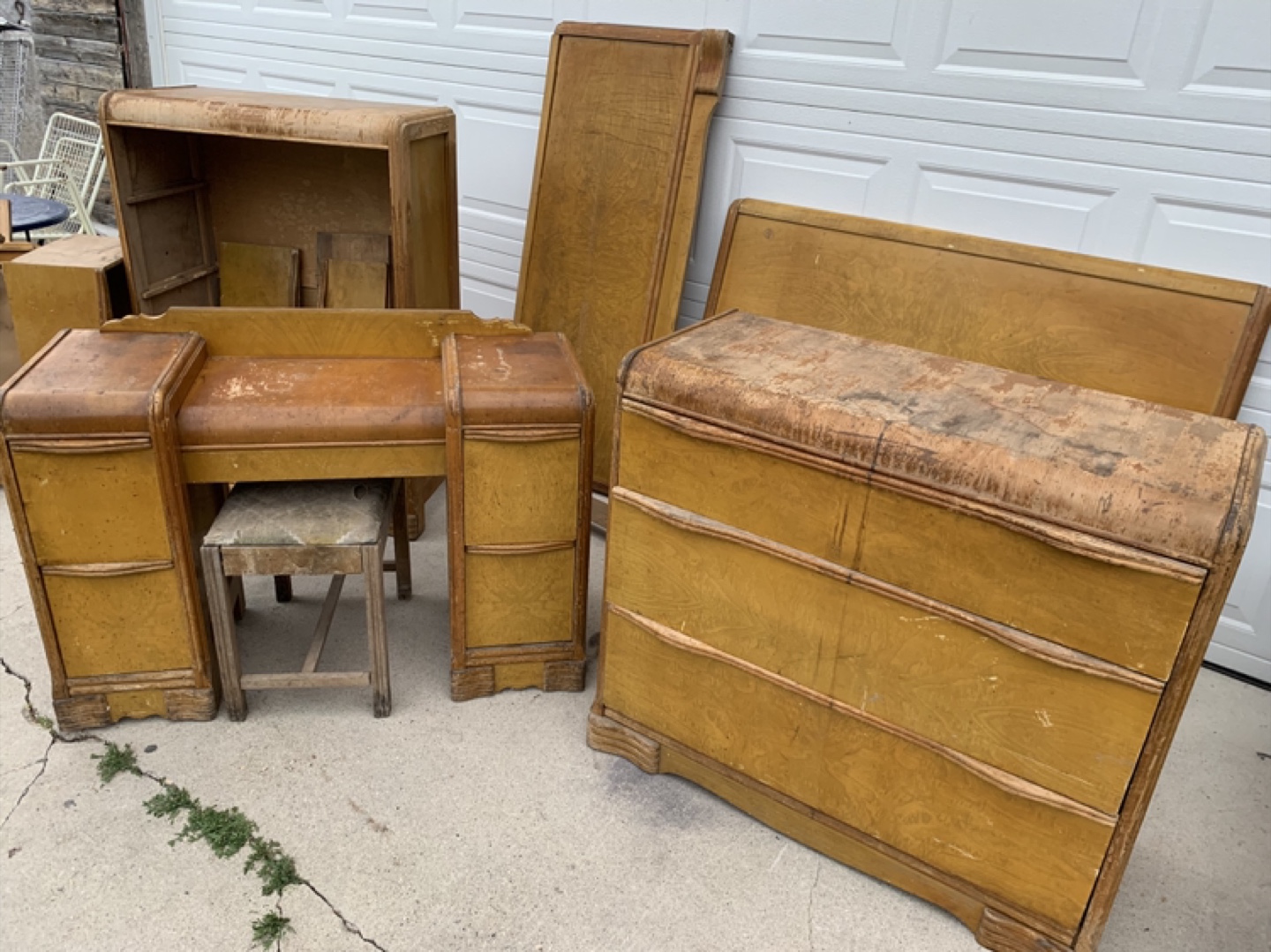 ANTIQUE BEDROOM SUITE MUST GO! - photo 2