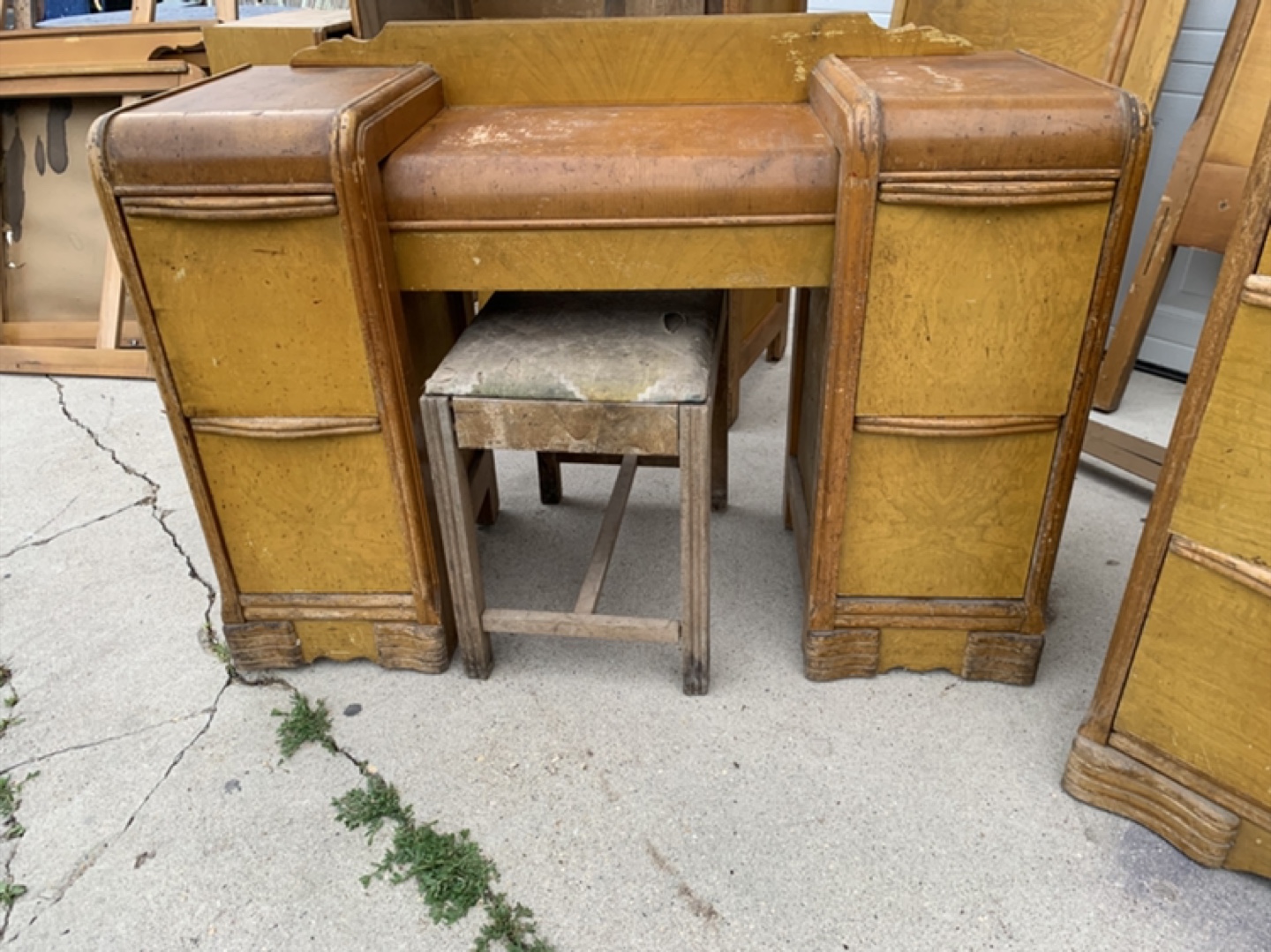 ANTIQUE BEDROOM SUITE MUST GO! - photo 4