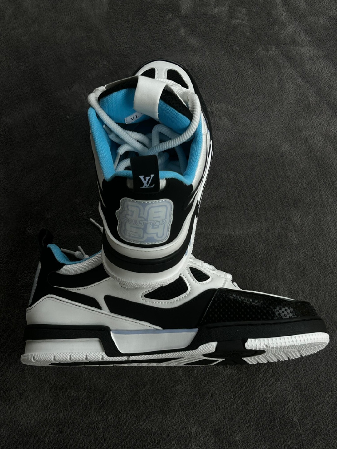Black & White Low-Top Sneakers – Blue Lining - photo 4