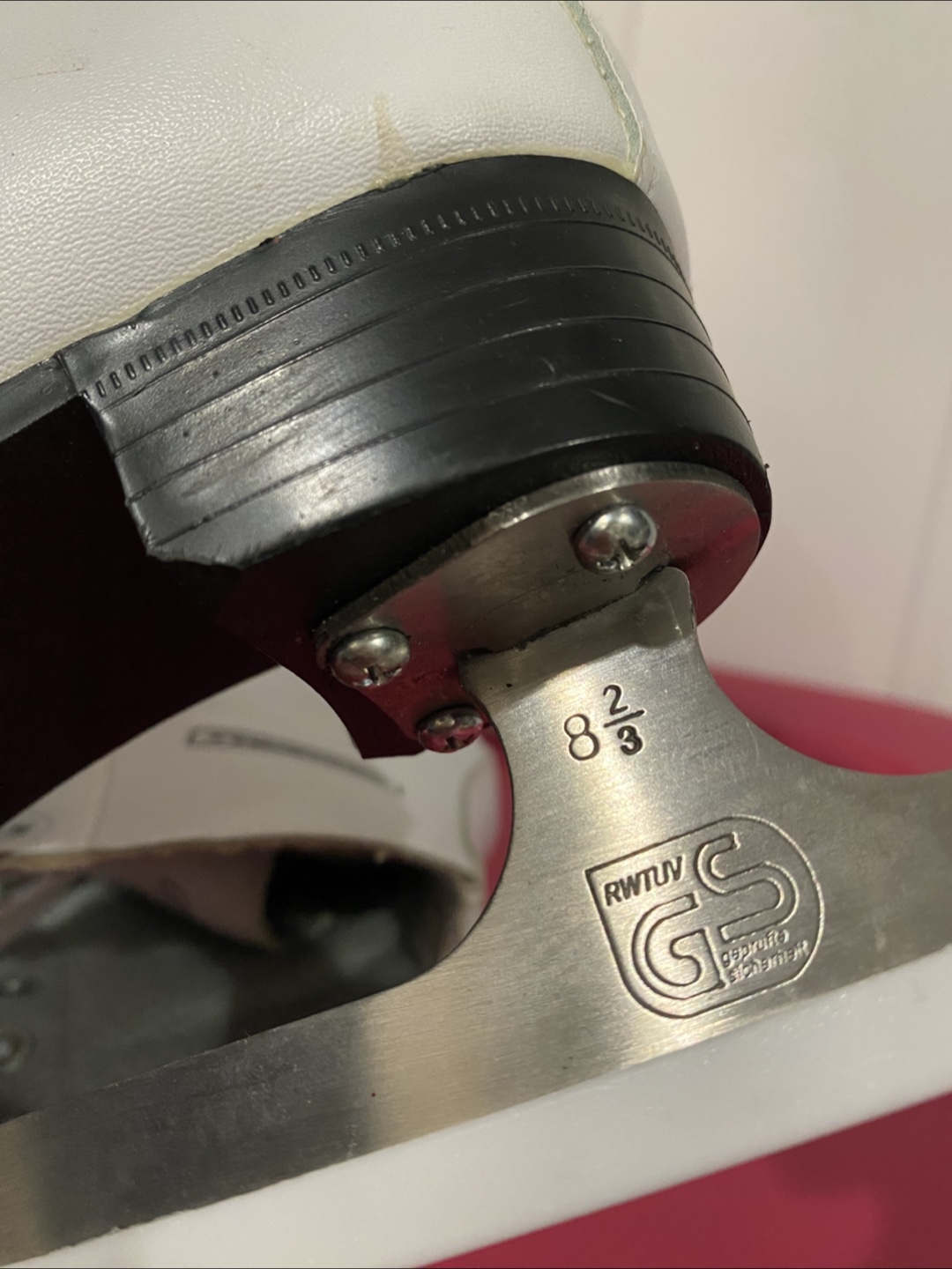 Winnwell Figure Ice Skates - Size 3J - photo 3