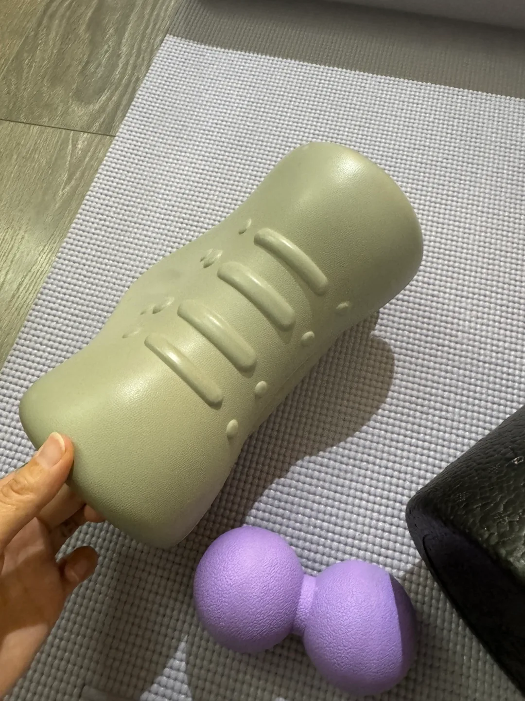 Foam Roller , yoga mat, neck stretcher ane a roller image indicator(2)