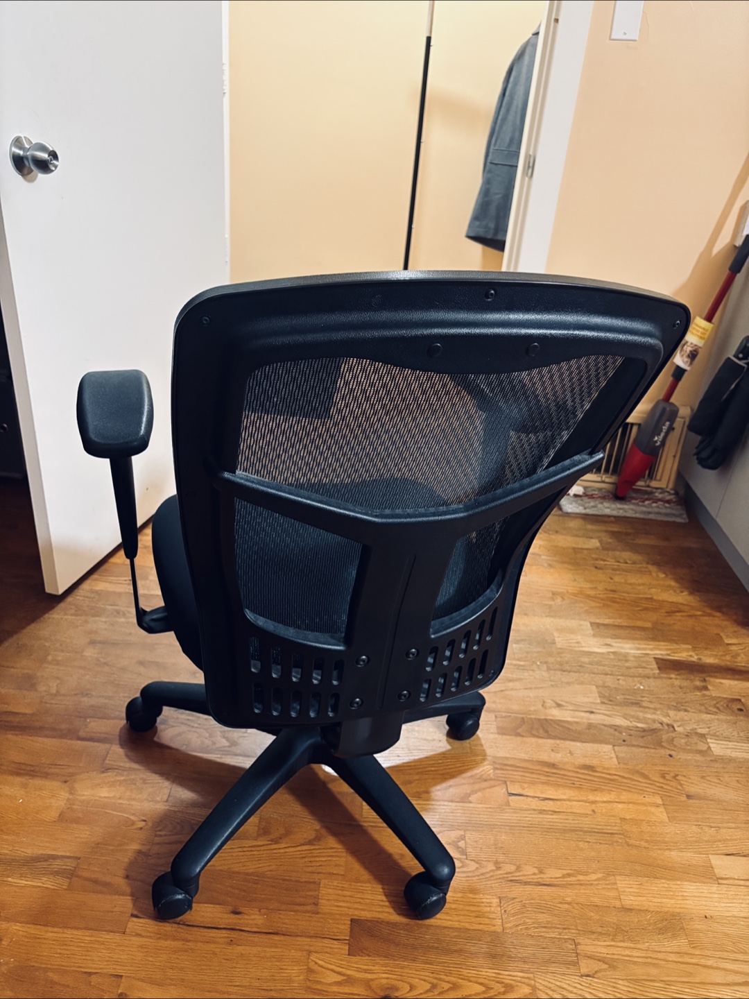 Black Office Chair - photo 2