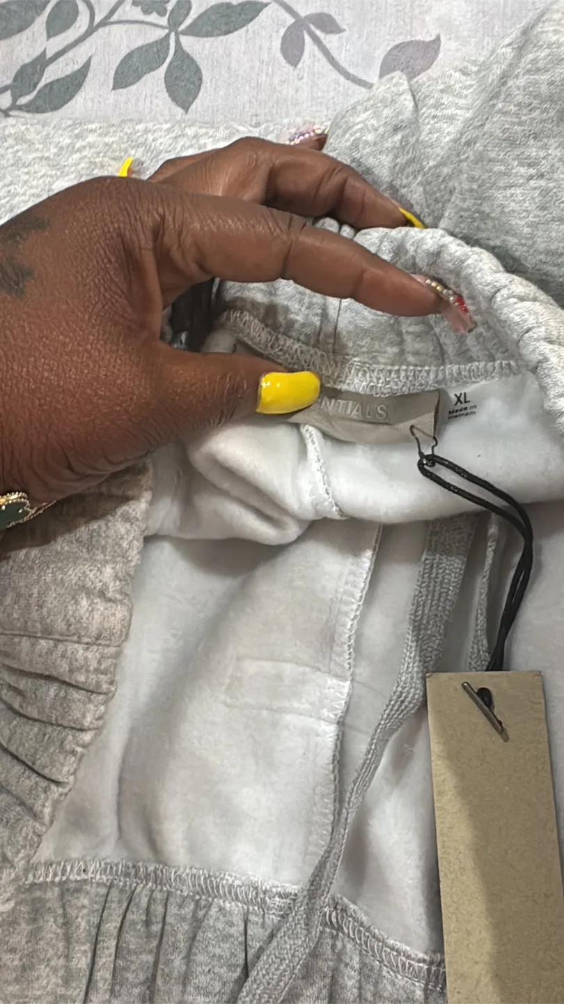 Essentials Fear of God Grey Sweatpants - XL image indicator(2)