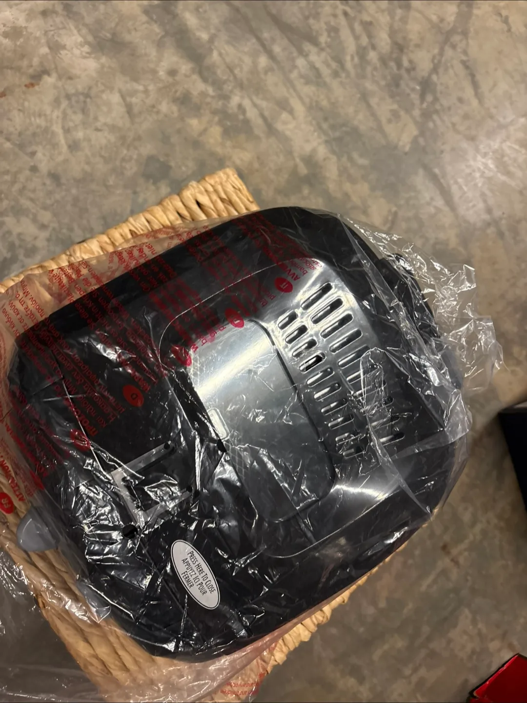 Black Air Fryer with Basket thumbnail