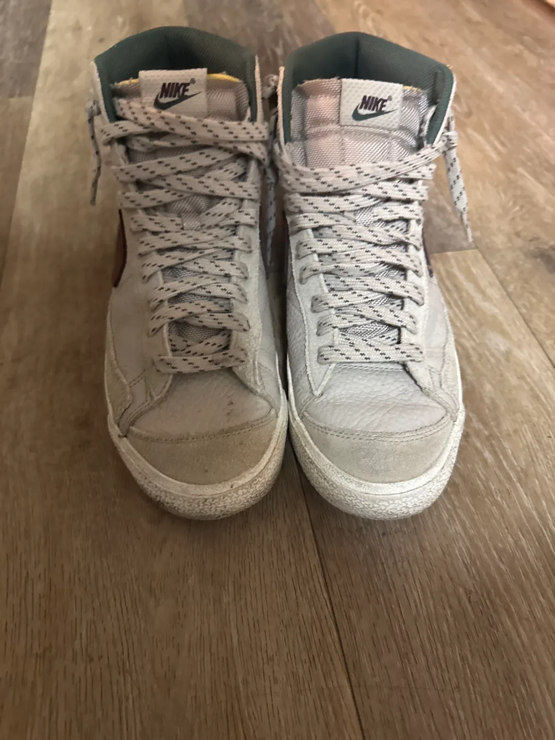 Nike Blazer Mid '77 - Size 9 US image indicator(3)