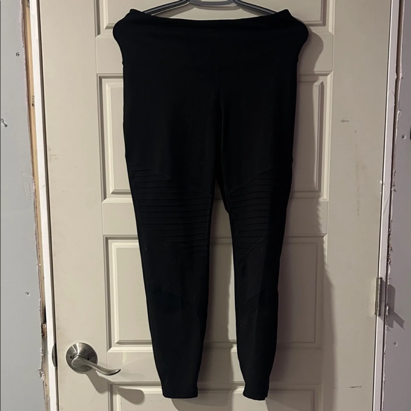 Old Navy Active High-Rise Leggings - Size M thumbnail